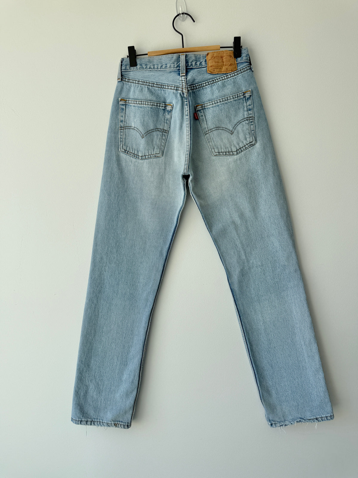 W27 L31 vintage Levis 501 26/27” measured waist light blue faded  90s 501s
