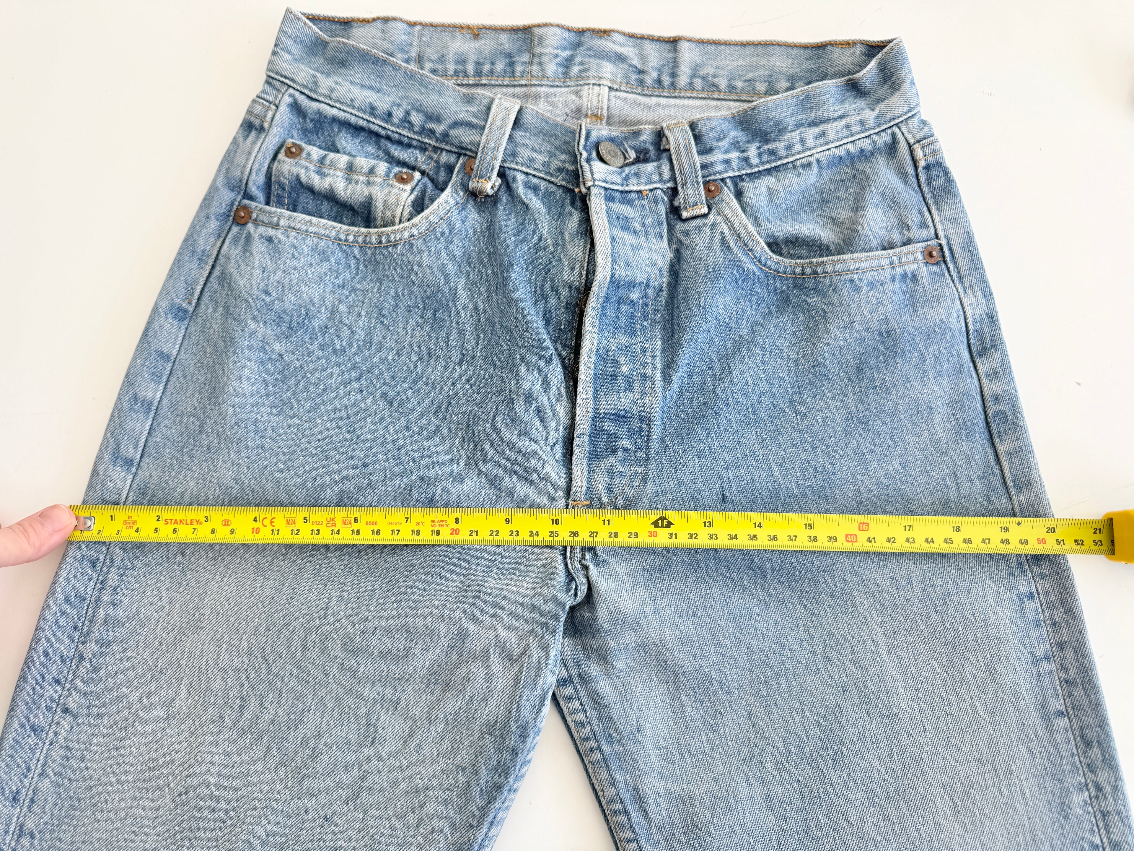 W28 L26 vintage Levis 501 26/28” measured medium faded blue denim 80s Levi’s USA 501s