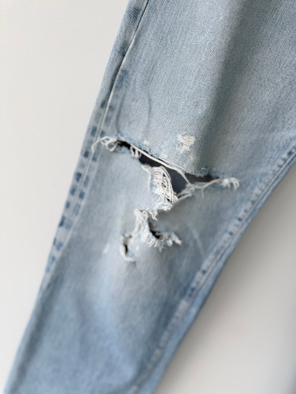 W31 L32 vintage Levis 501 30/31” measured light faded blue denim 70’s 501s USA button 6