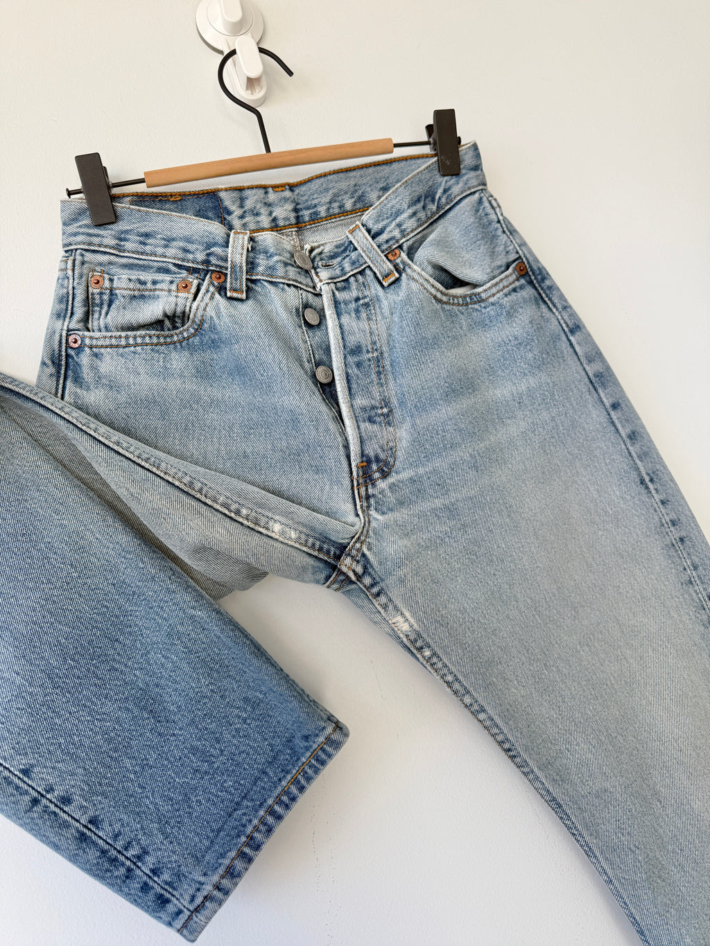 W25 L29 vintage Levis 501 24-25” measured “for women” light blue denim USA y2k