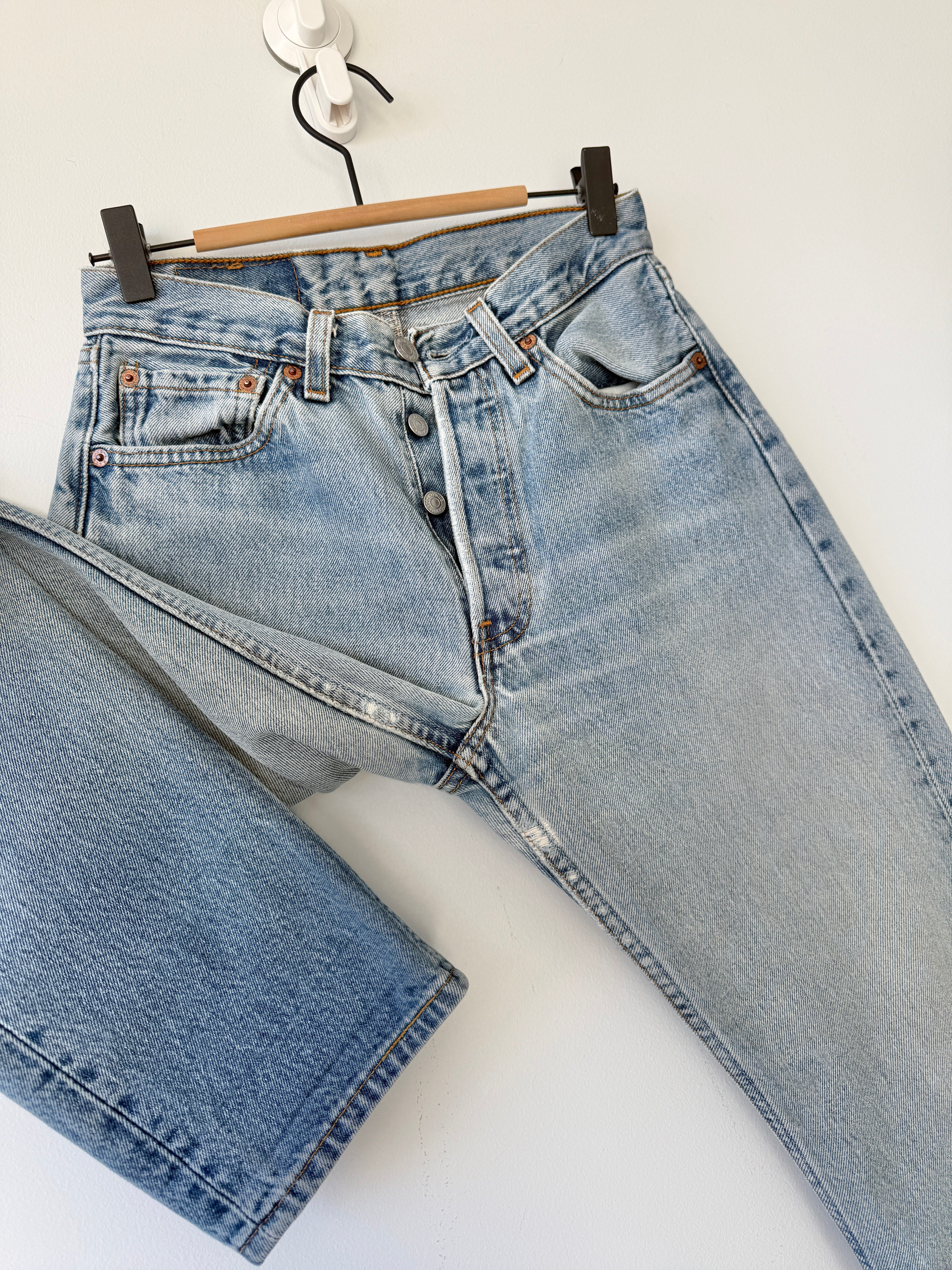 W25 L29 vintage Levis 501 24-25” measured “for women” light blue denim USA y2k