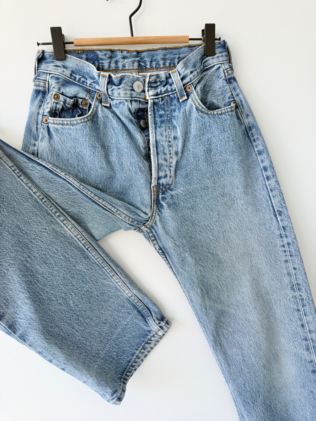 W25 L32 vintage Levis 501 25” measured waist blue 501s made in 80s