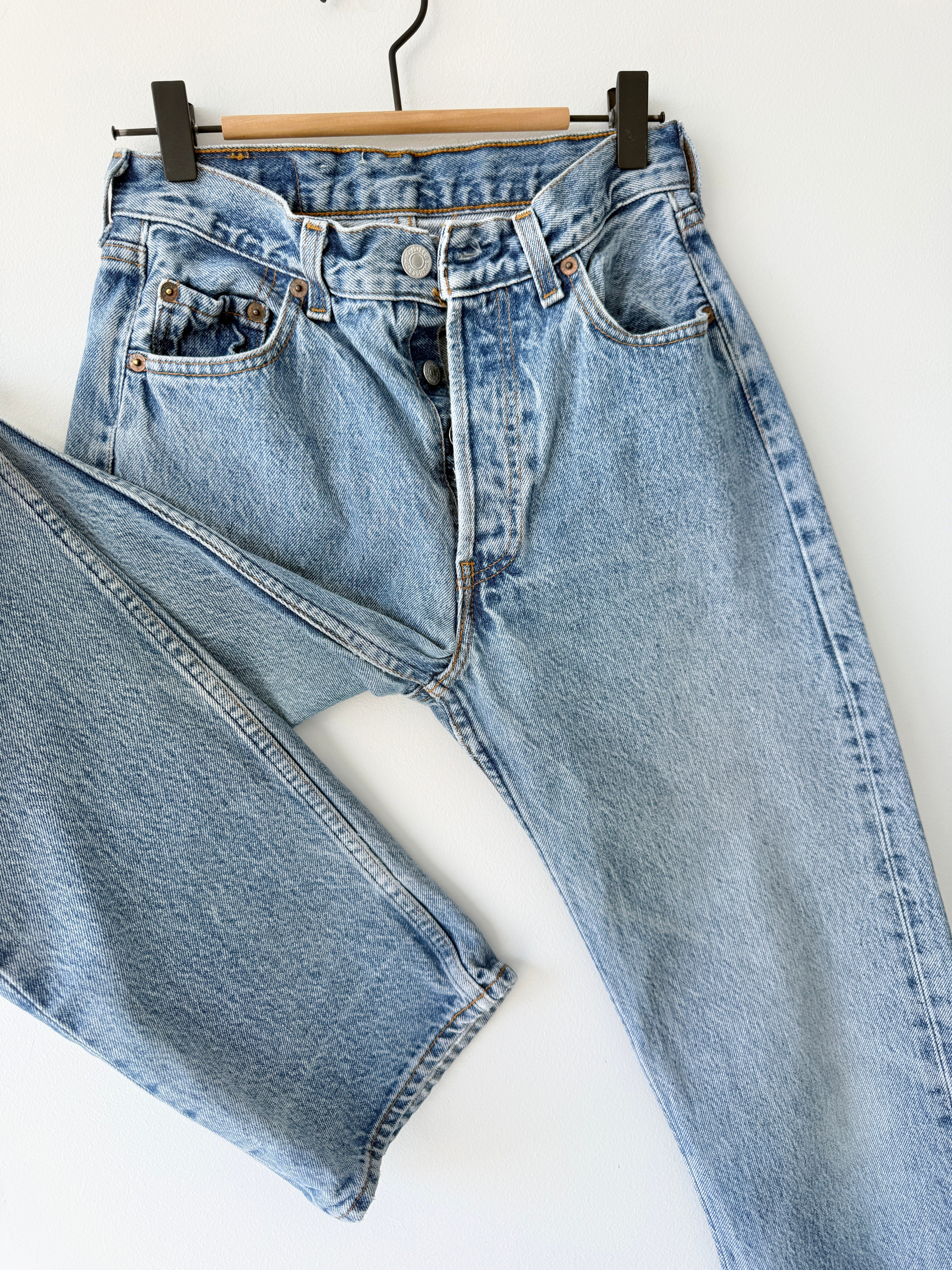 W25 L32 vintage Levis 501 25” measured waist blue 501s made in 80s