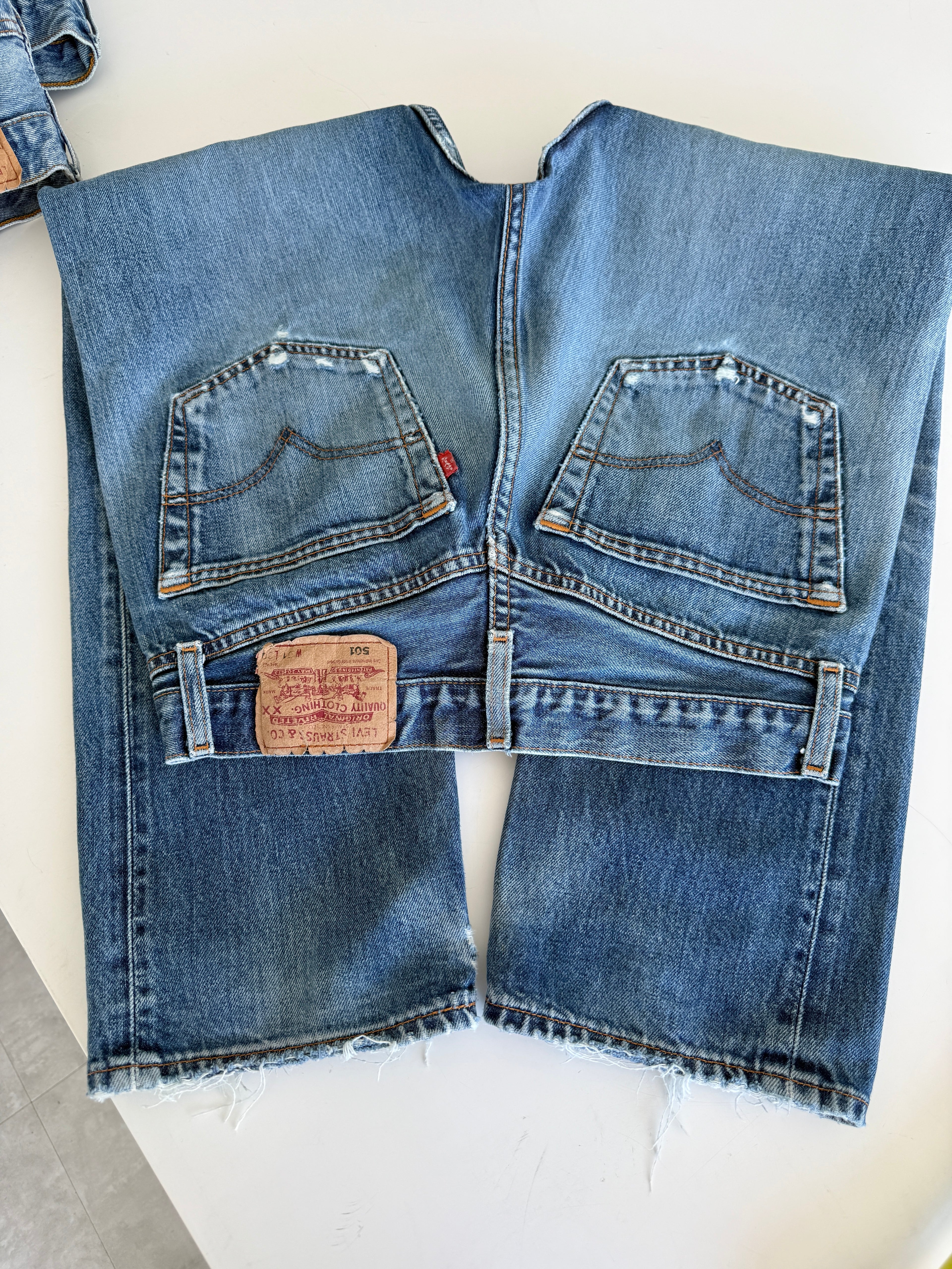 Soft W29 L28 vintage Levis 501 28/29” measured indigo dark blue faded denim Y2K Levi’s 501s