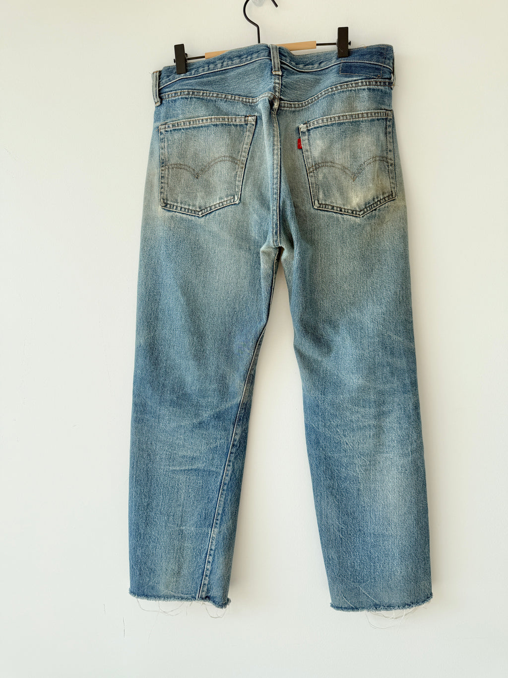 Selvedge soft W34 L28 vintage Levis 501xx 32/34” measured waist light faded blue USA 70s  501 selvedge