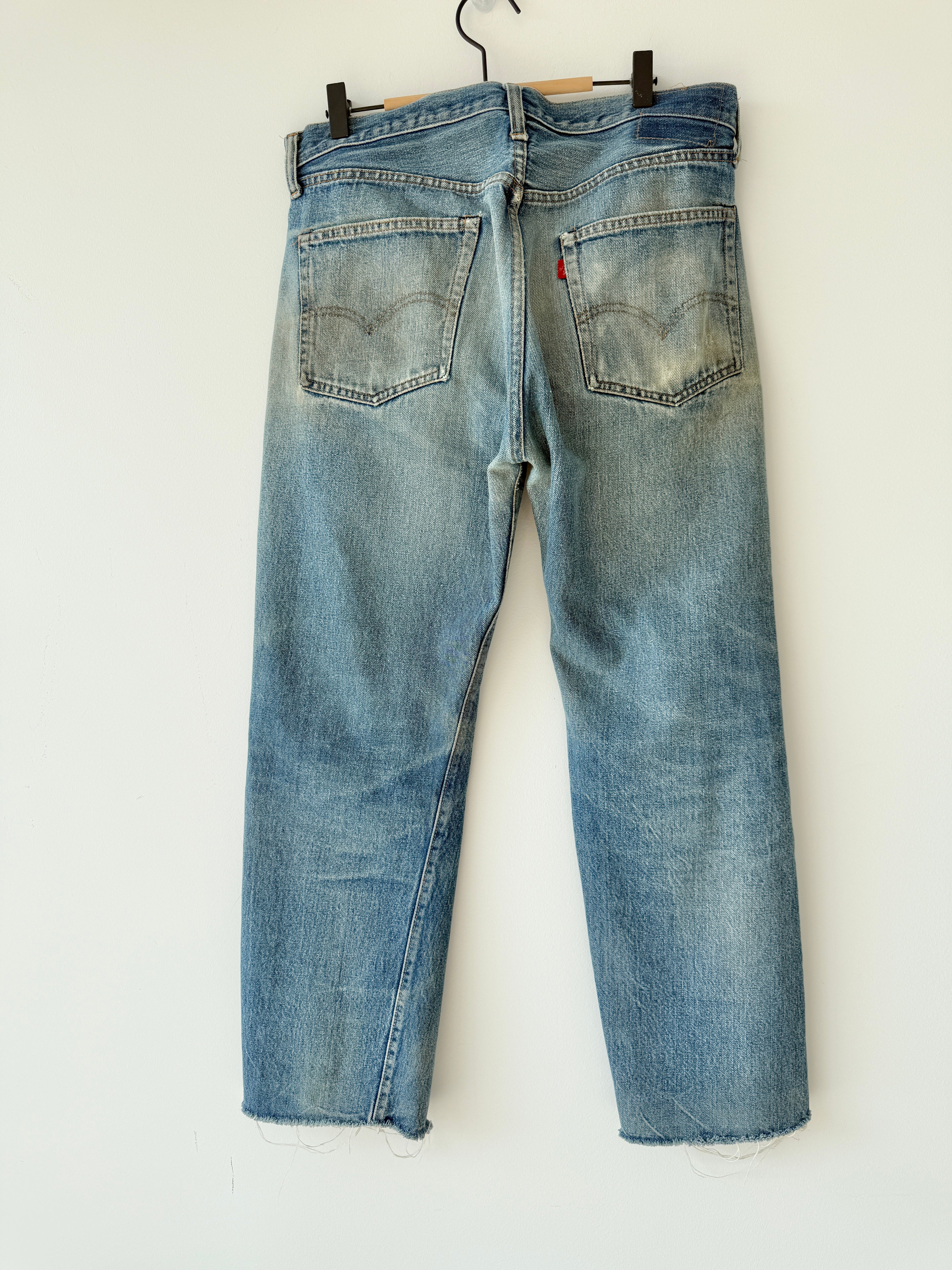 Selvedge soft W34 L28 vintage Levis 501xx 32/34” measured waist light faded blue USA 70s  501 selvedge