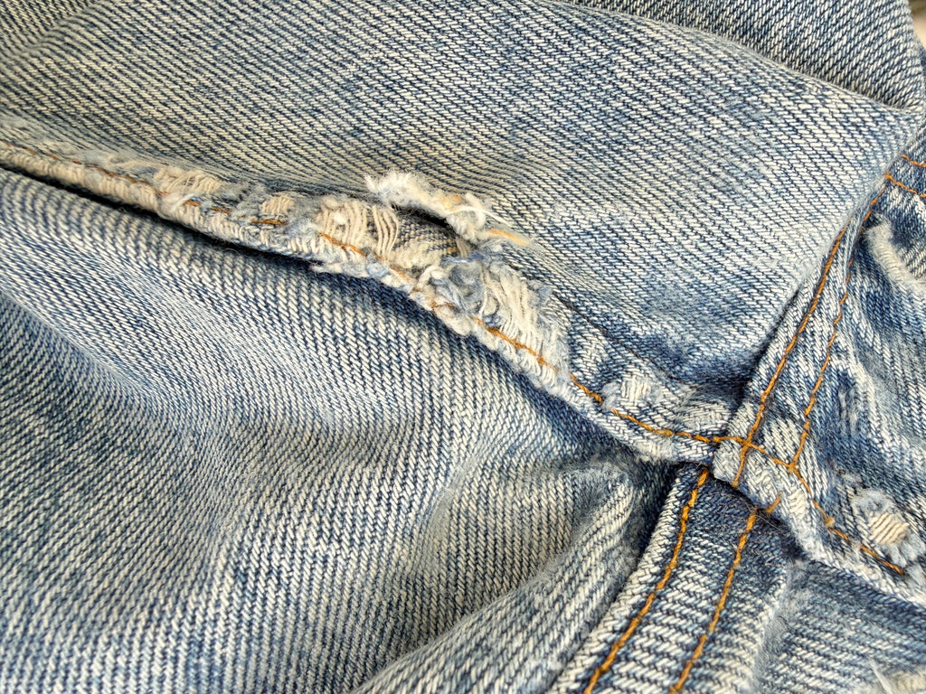 W31 L29 vintage Levis 501 30/31” measured waist medium faded blue 501s early 90s USA
