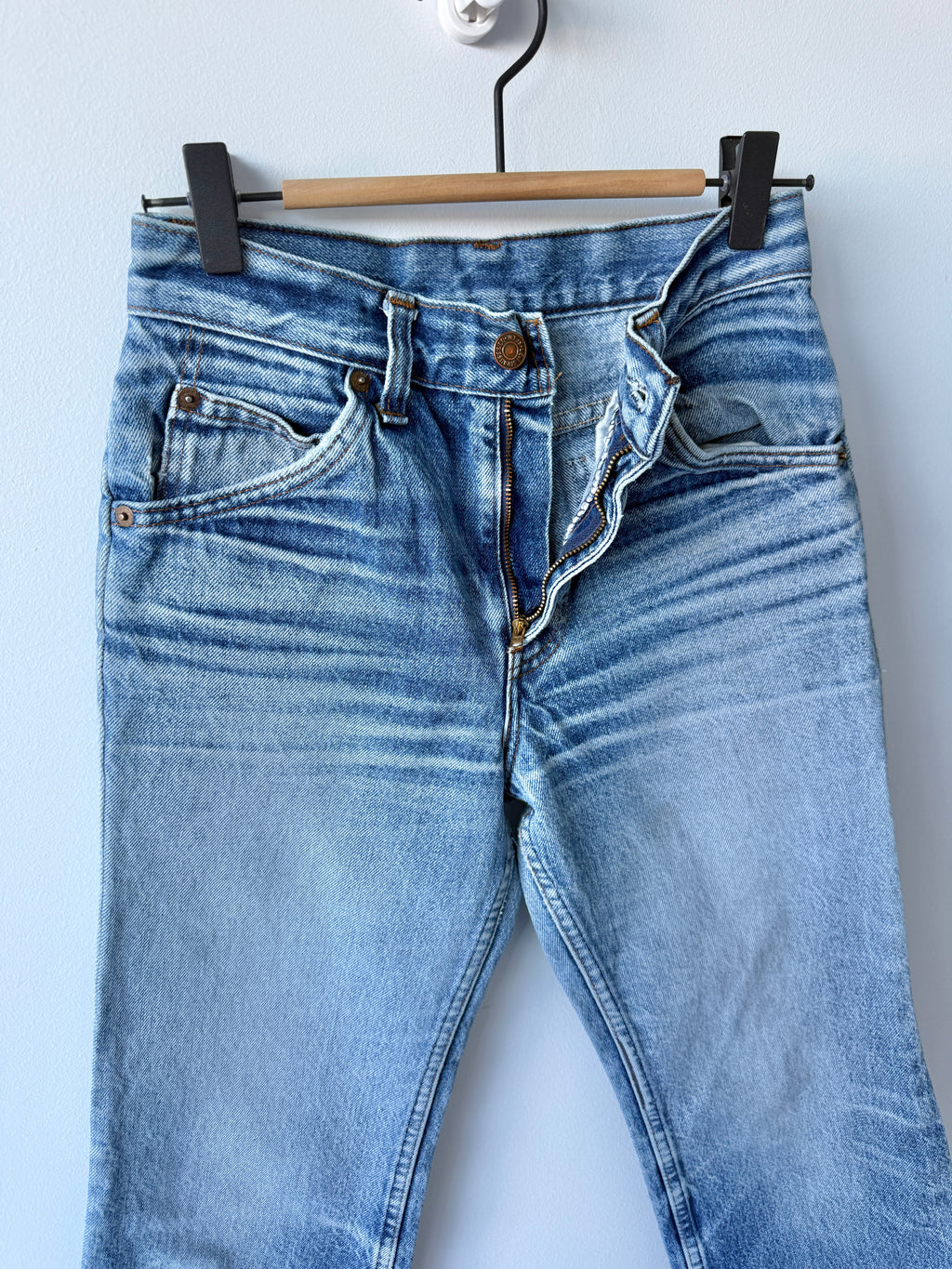 W24 L26 vintage Levis 24/25” measured whiskers denim medium faded blue 70s/80’s levi’s