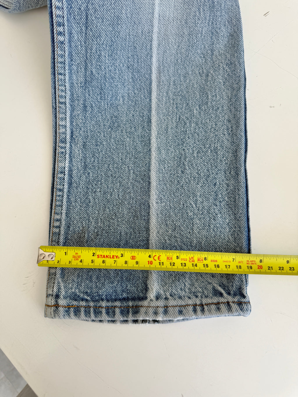 W25 L30 vintage Levis 716 25” measured waist light faded blue USA 70s 716s