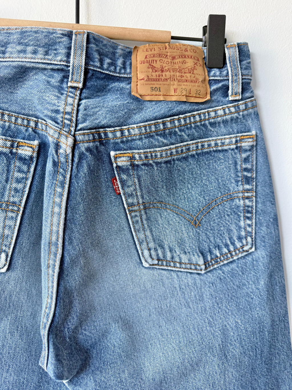W27 L31 vintage Levis 501 dark faded blue 26/27” measured waist 90s USA levis 501s