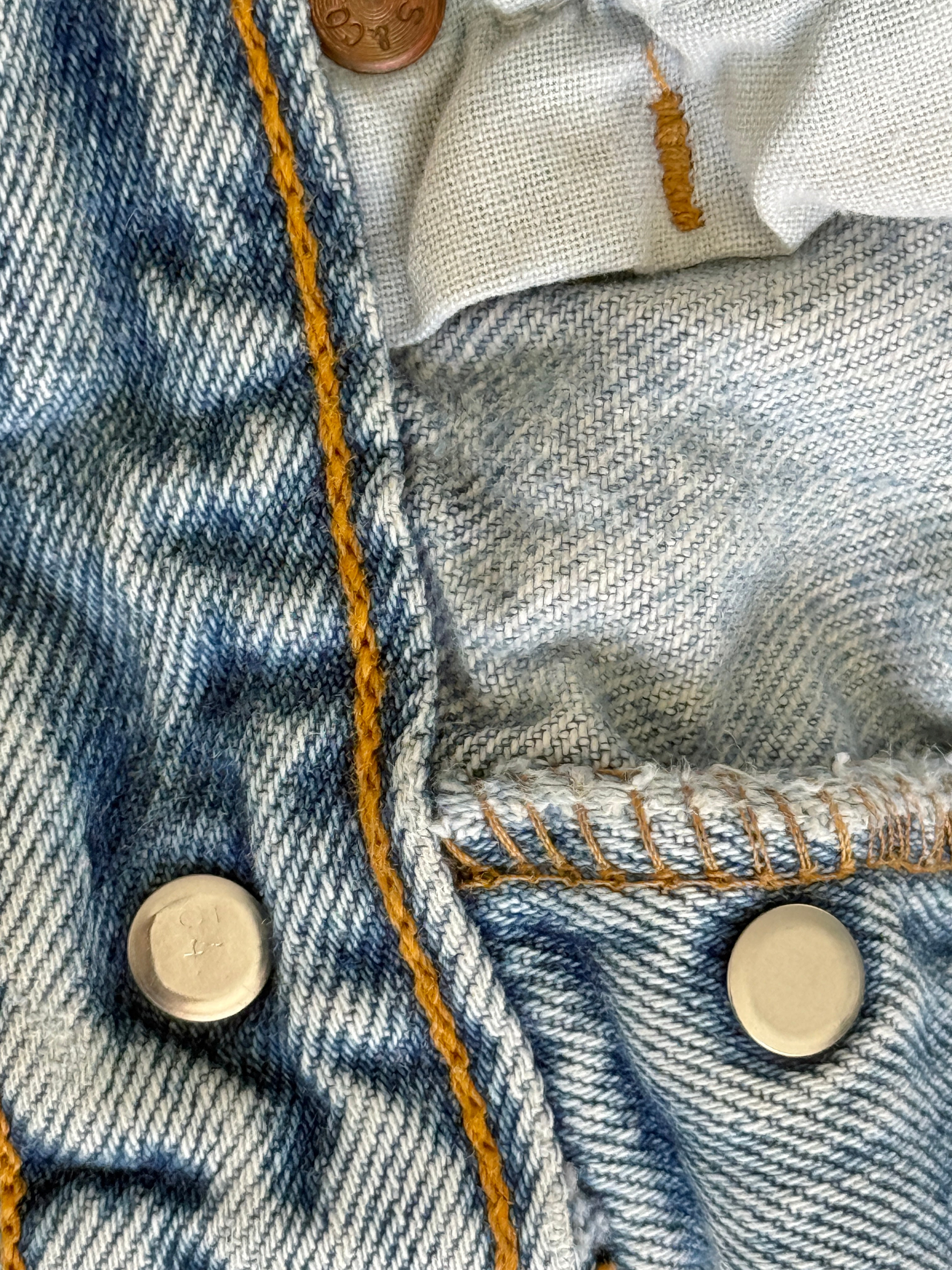 W24 L31 vintage Levis 501 23-24” measured light blue fade denim 90s Levi’s 501s USA