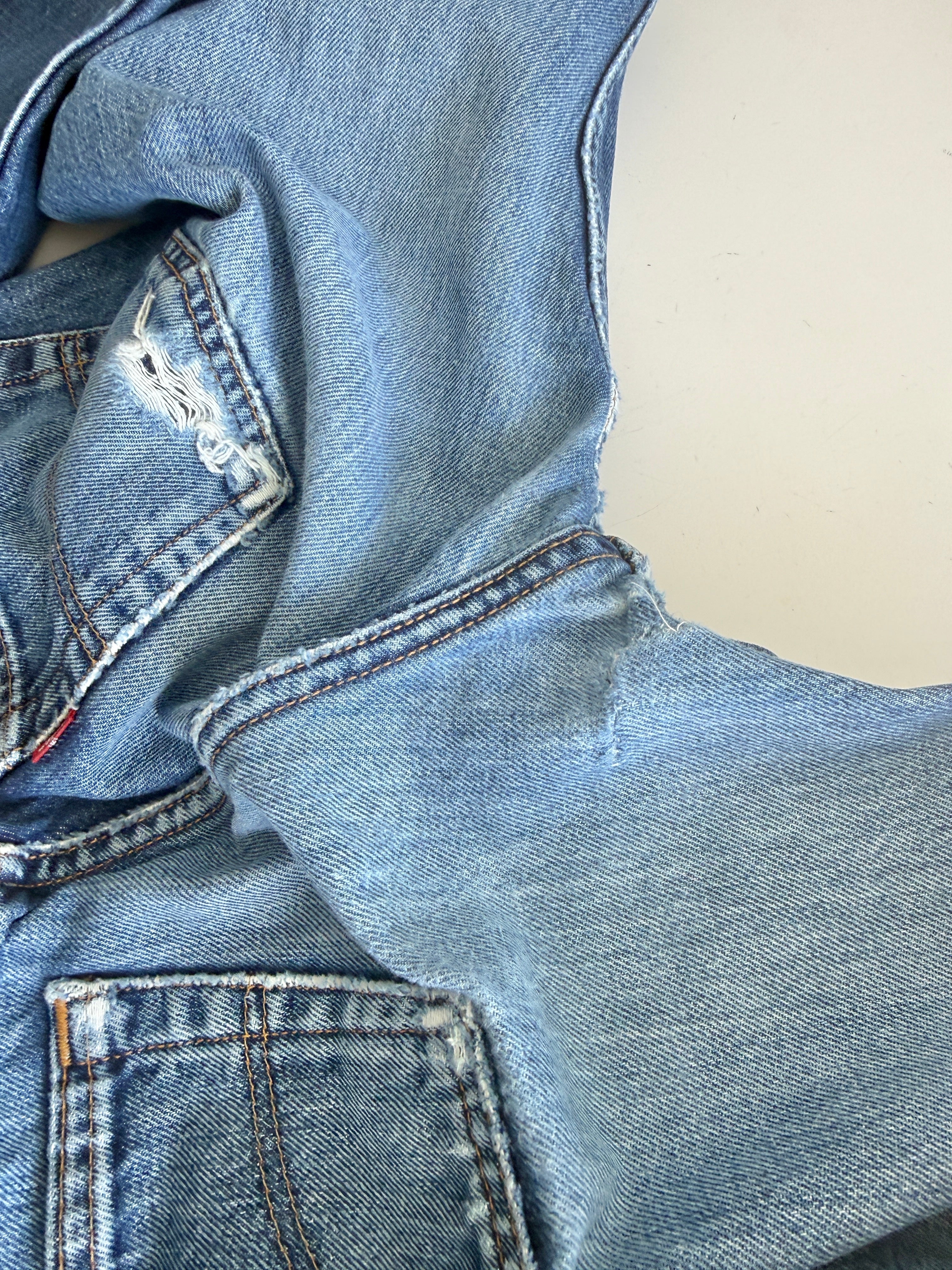 W28 L28 vintage Levis 501 27-28” measured dark blue faded denim Y2K 501s wallet mark