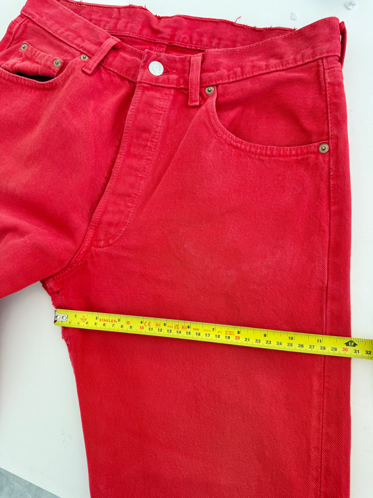 W31 L32 vintage Levis 501s 30/31” measured red denim 90s USA 501s