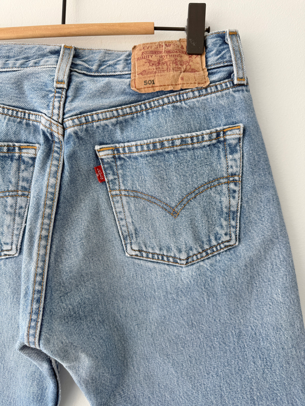 W28 L30 vintage Levis 501s 27/28” medium blue denim Levi’s 501s Y2K
