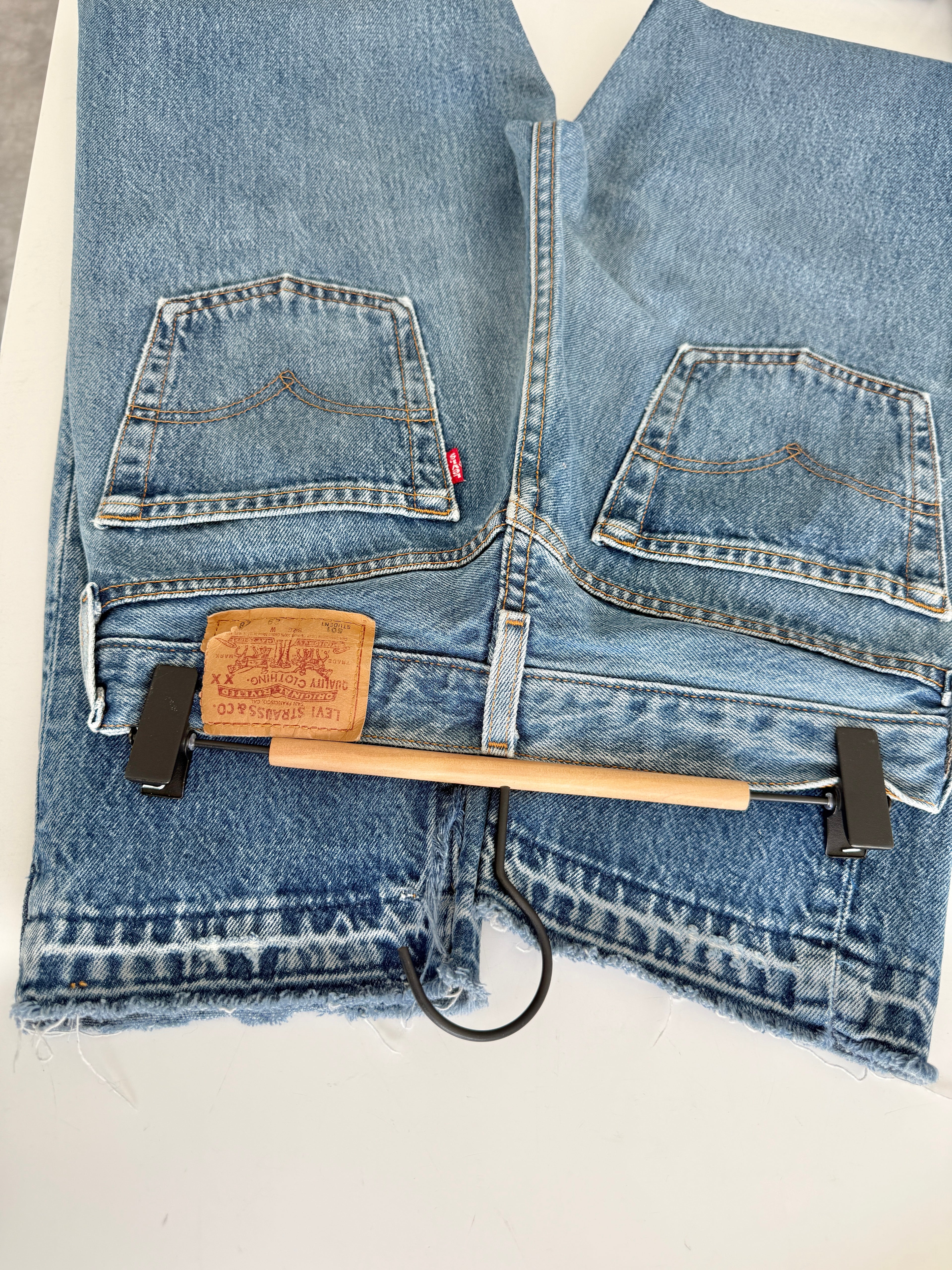 W26 L29 vintage Levis 501s 25/26” medium blue denim Levi’s 501s student fit 90s USA