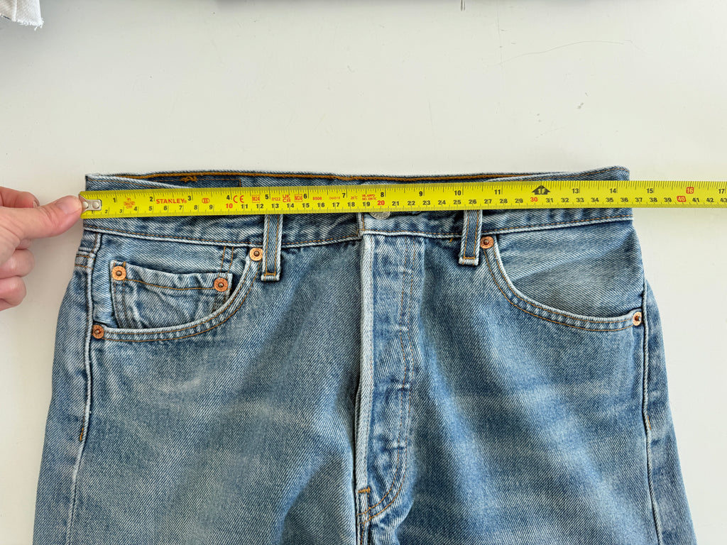 W28 L29 vintage Levis 501 27/28” measured whiskers medium blue Y2K 501s
