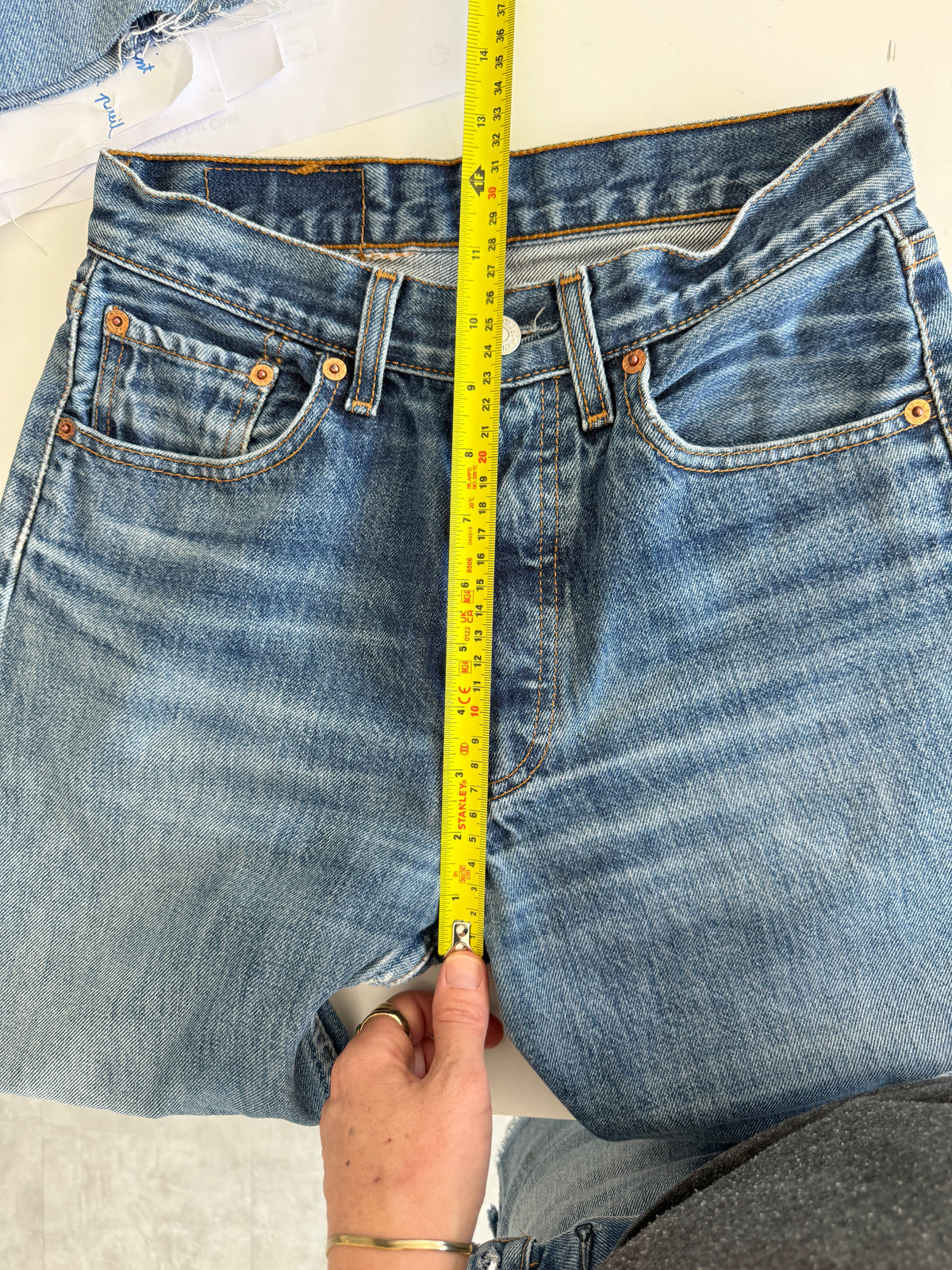 W25 L29 vintage Levis 501s 24/25” measured dark fade blue 501s