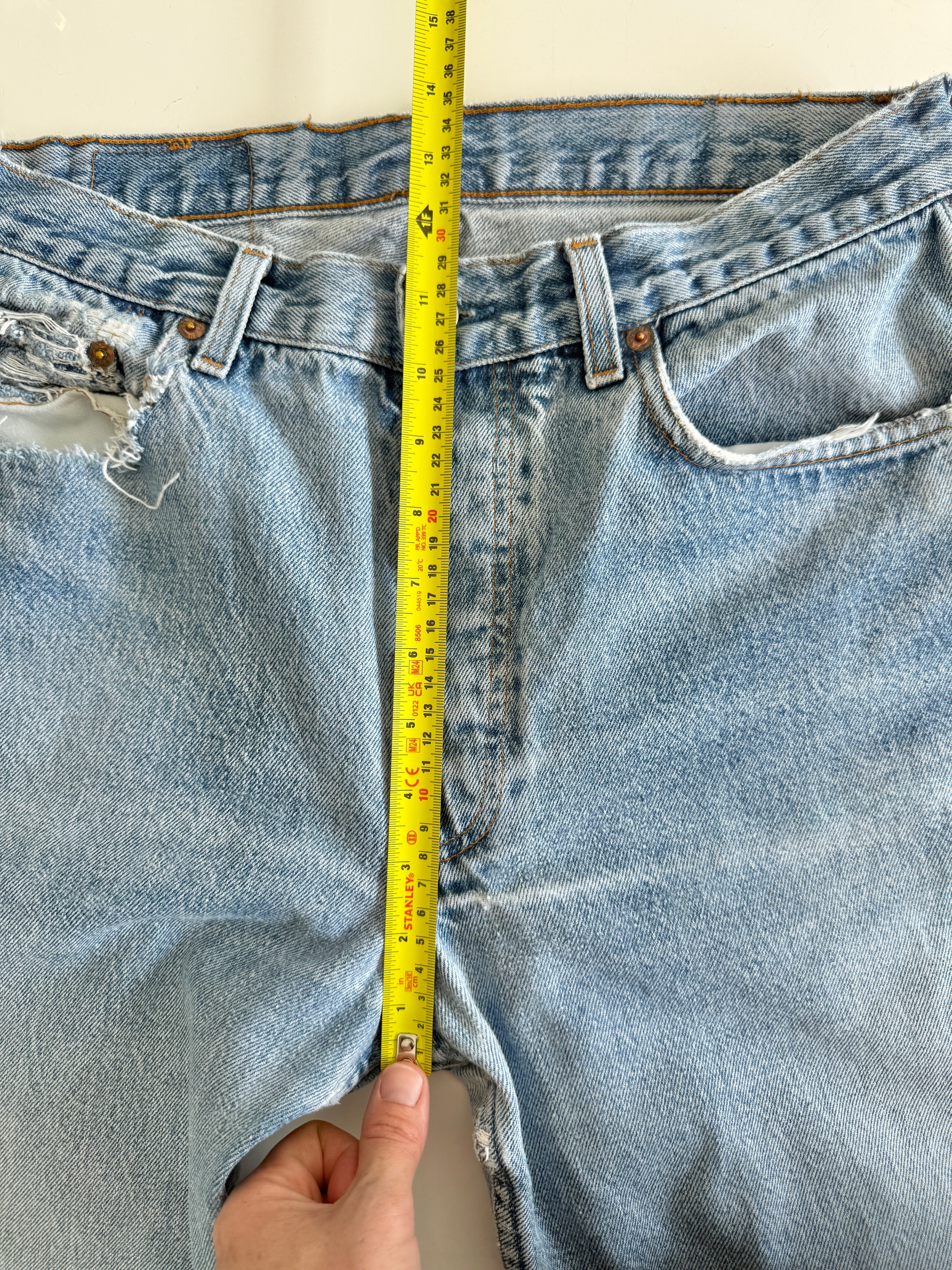 W31 L31 vintage Levis 501 30/31” measured waist light faded blue 80s 501s