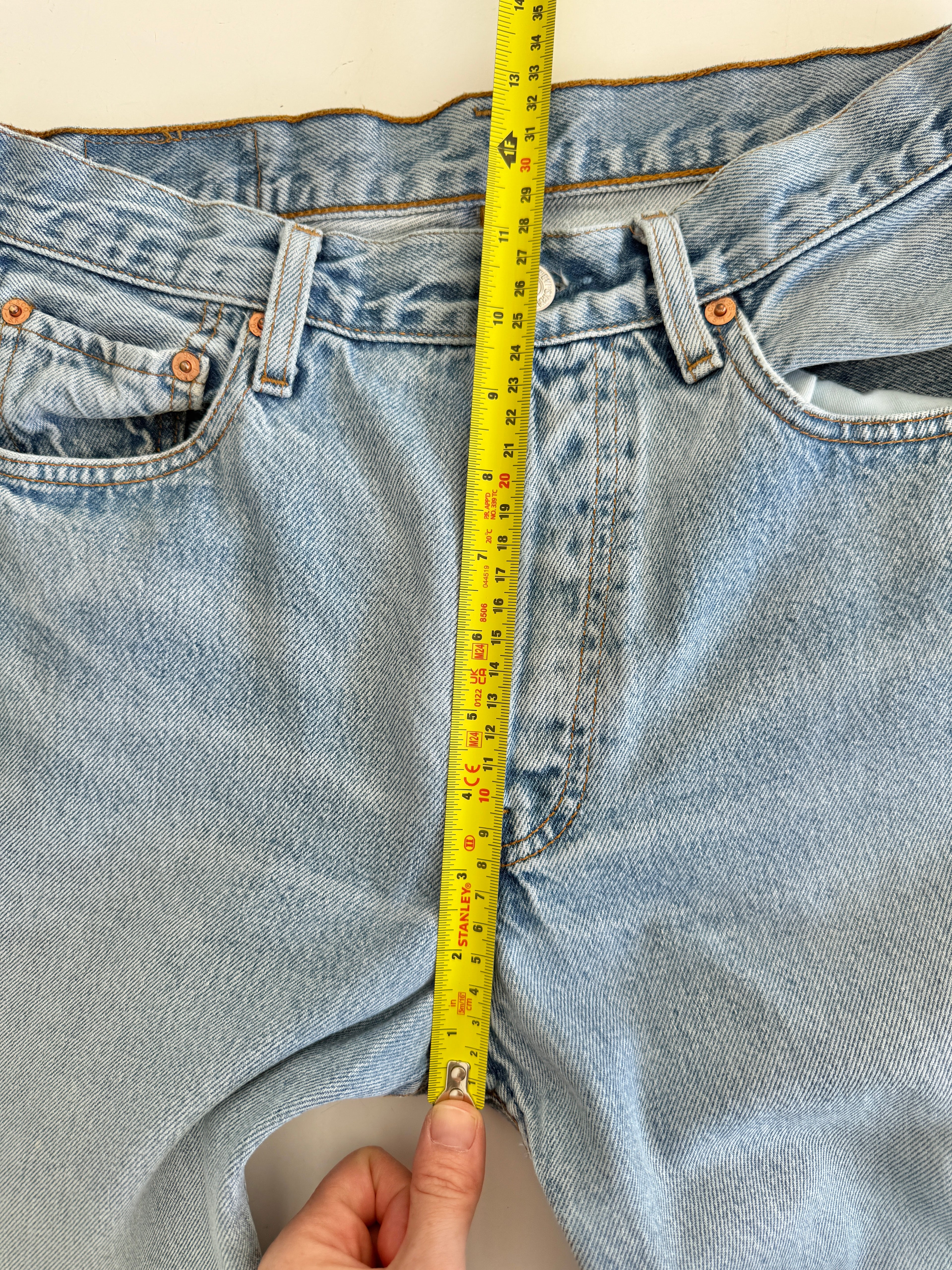 W28 L32 vintage Levis 501 27/28” measured light faded blue denim Levi’s 501s