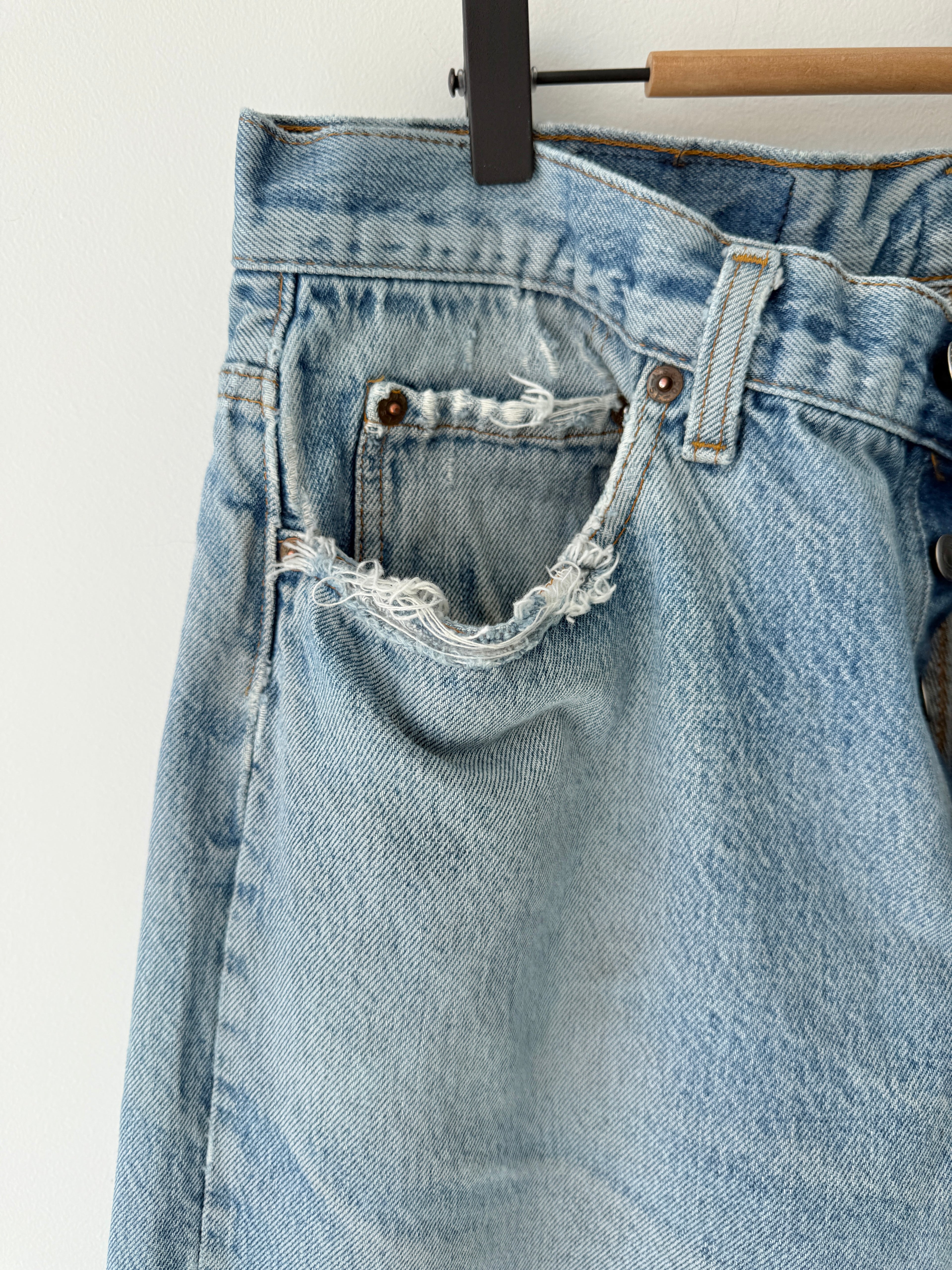Soft denim W34 L29 vintage Levis 501 33/34” measured waist light faded blue distressed USA 90s 501s