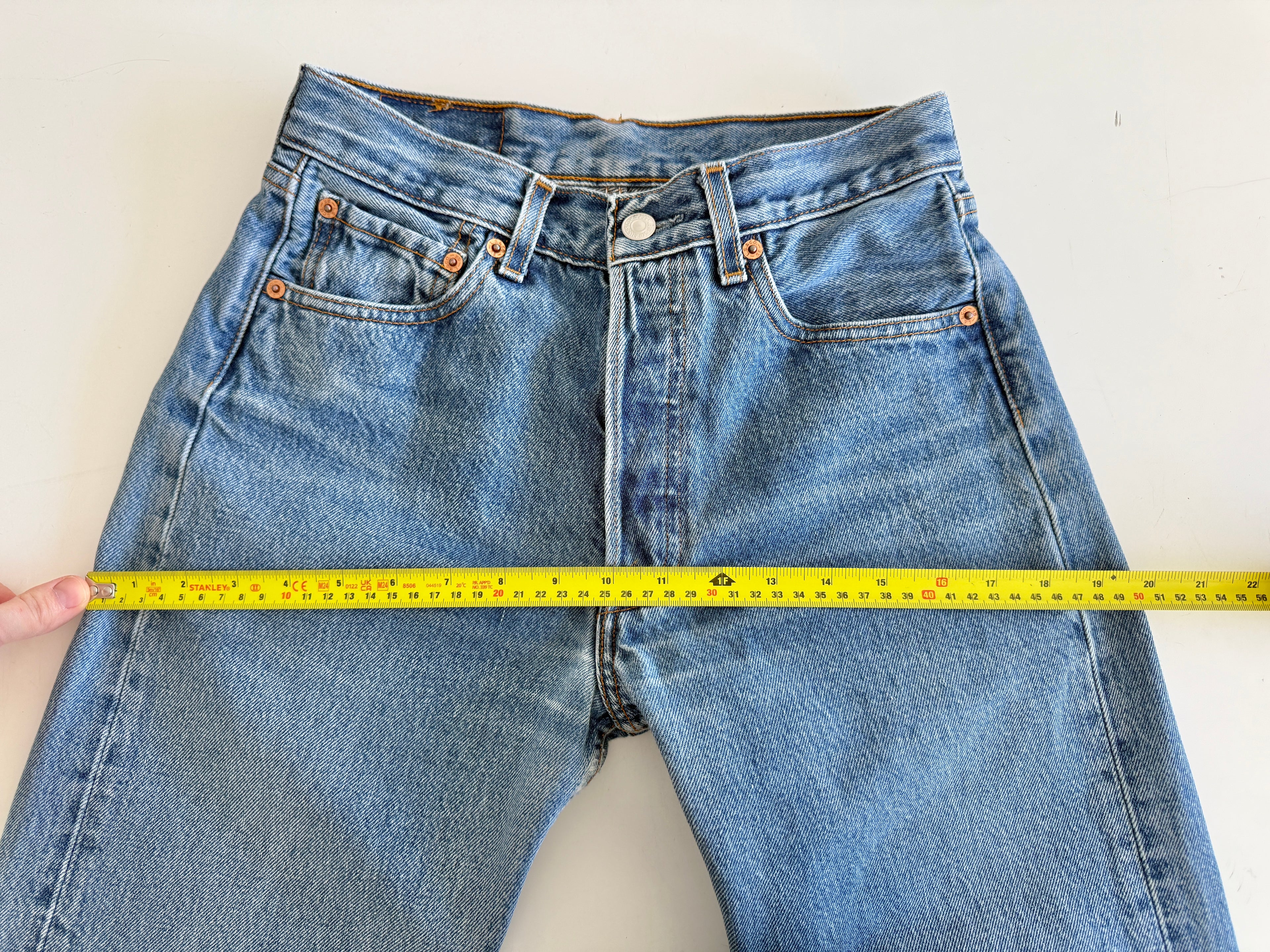 W26 L30 vintage Levis 501 25-26” medium blue 90s Levi’s 501s