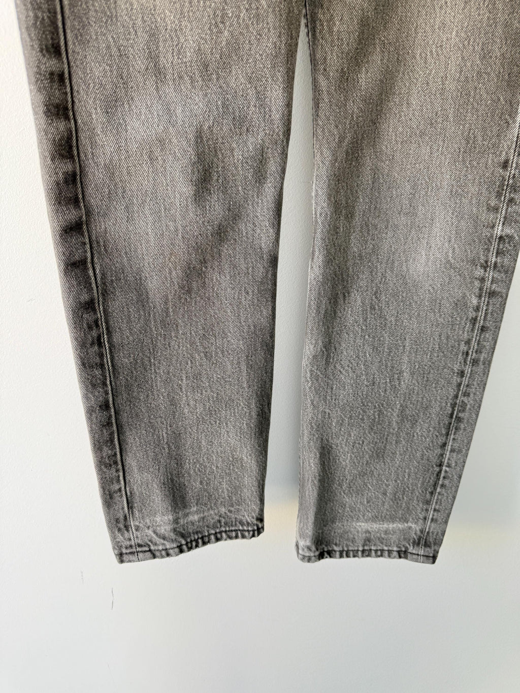 W24 L29 vintage Levis 501 23-24” measured waist black faded denim made in 90s