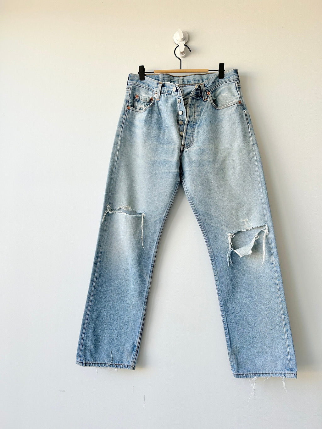 Soft Levis 501 vintage w31 L28 Levi’s light blue faded blue made in U.K. 90s straight leg 501 vintage Levi’s 501