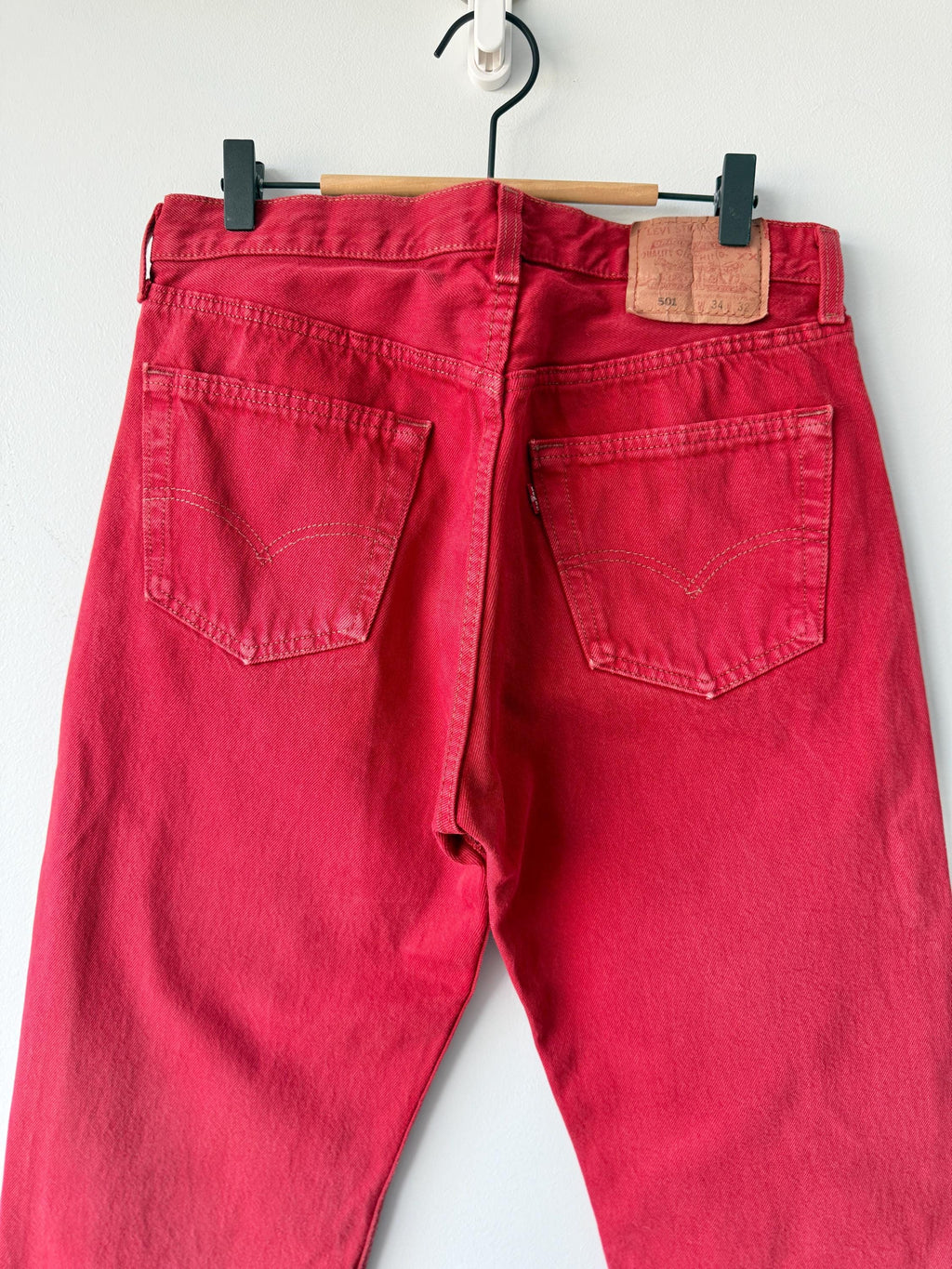 W32 L31 vintage Levis 501 31-32” measured waist red made in 90s