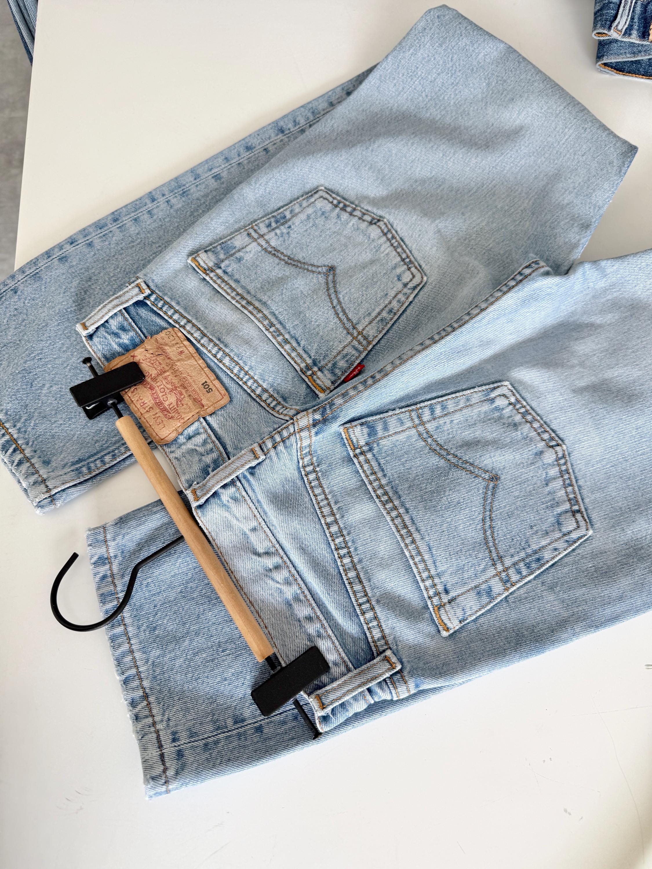 W25 L29 vintage Levis 501 24-25” measured waist light blue faded made in 90s