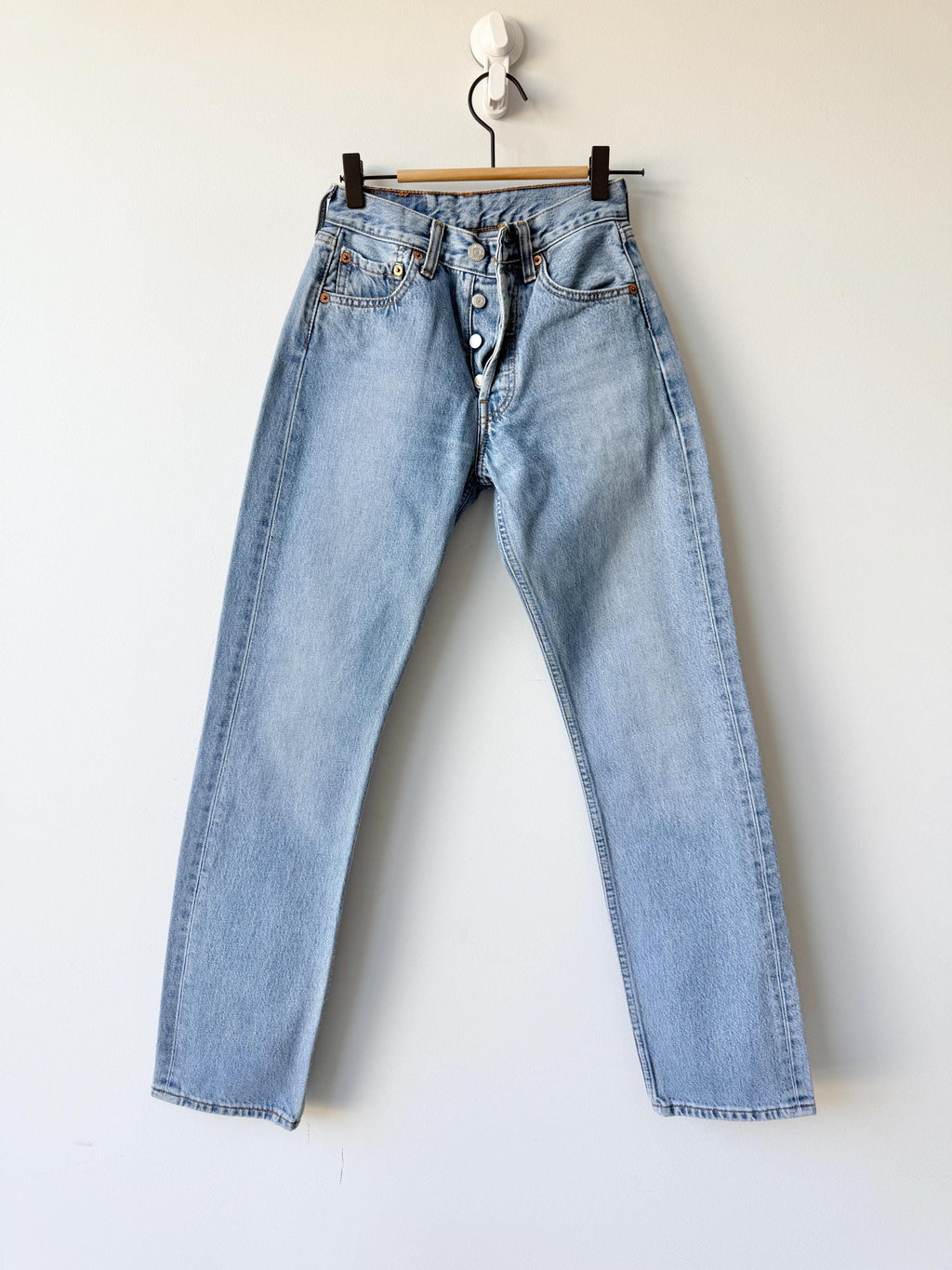 W23 L29 Levis 501 vintage 22-23” measured waist light blue made in 90s hol