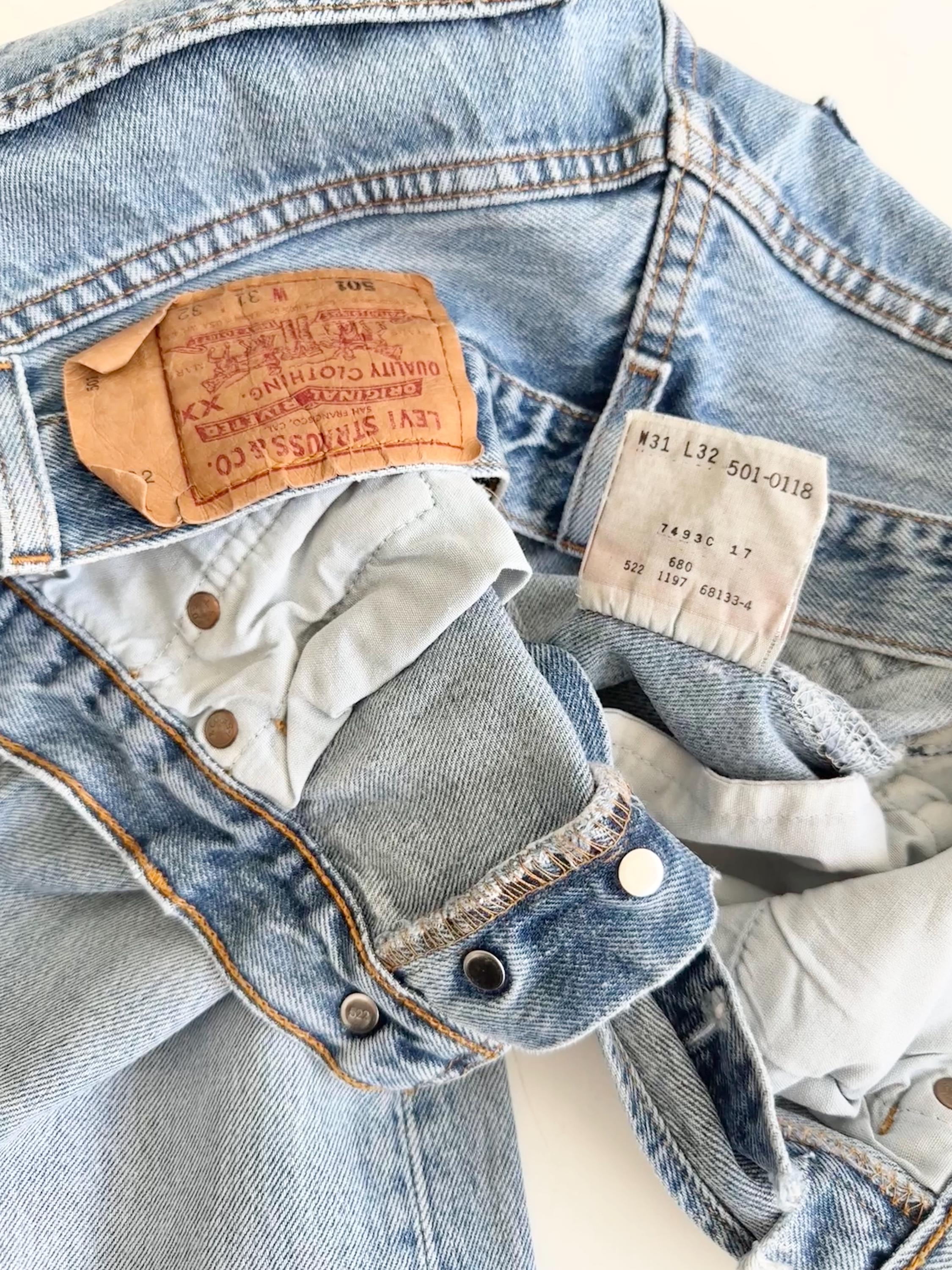 W29 L31 vintage Levis 501 28-29” measured waist faded medium blue made in USA 90s