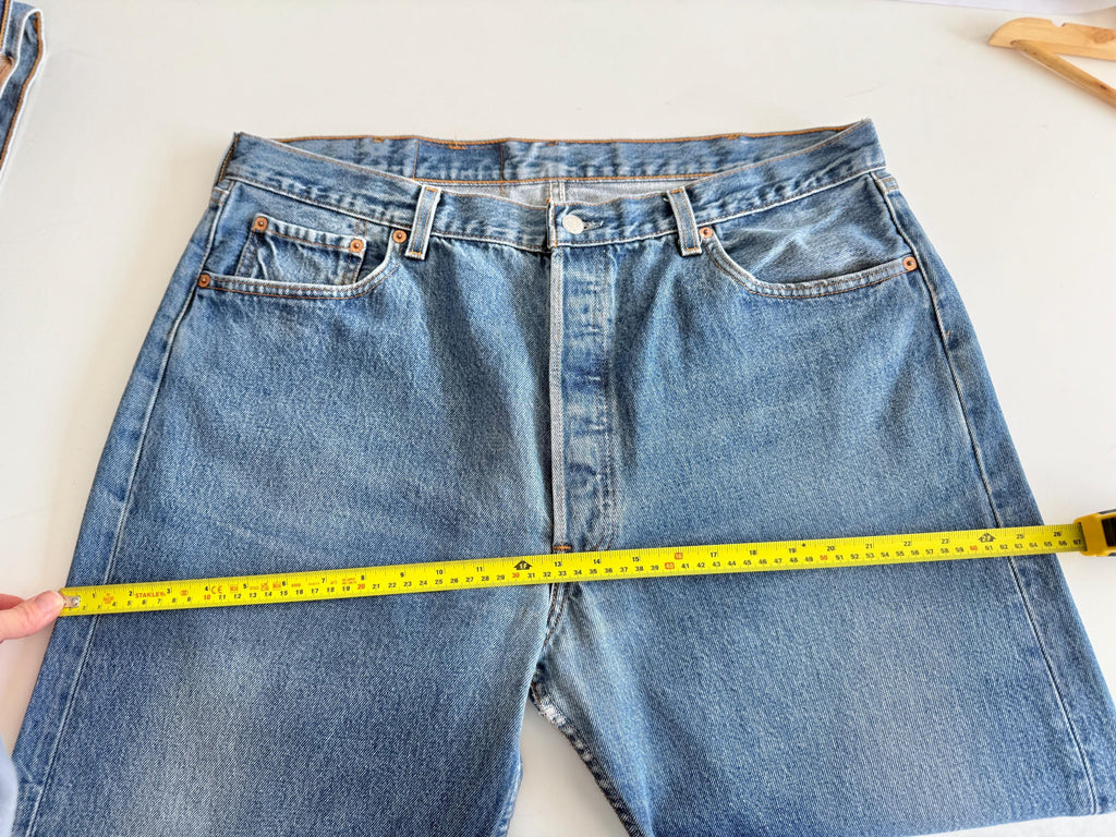 W38 L35 vintage Levis 501 37-38” measured waist medium dark blue made in USA 90s