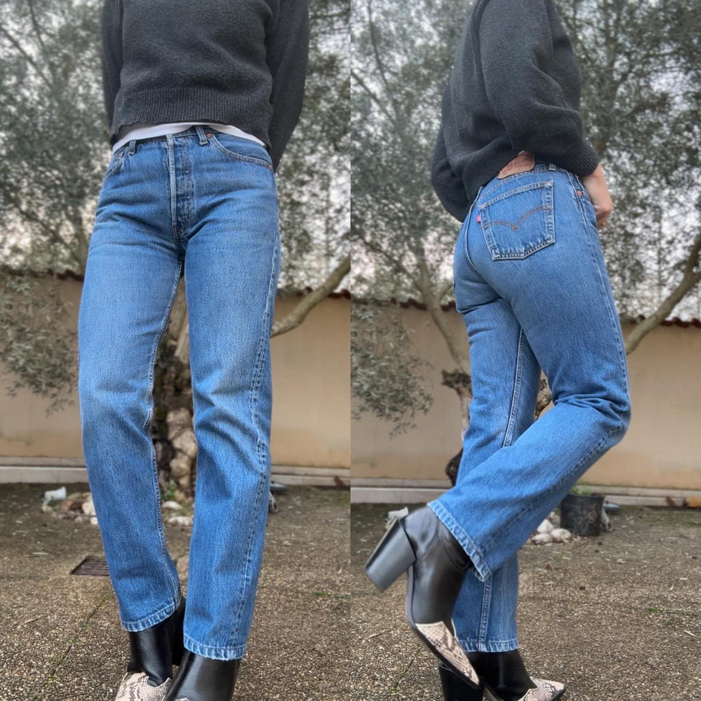 W27 L28 vintage Levis 501 26-27” measured medium dark blue made in 90s