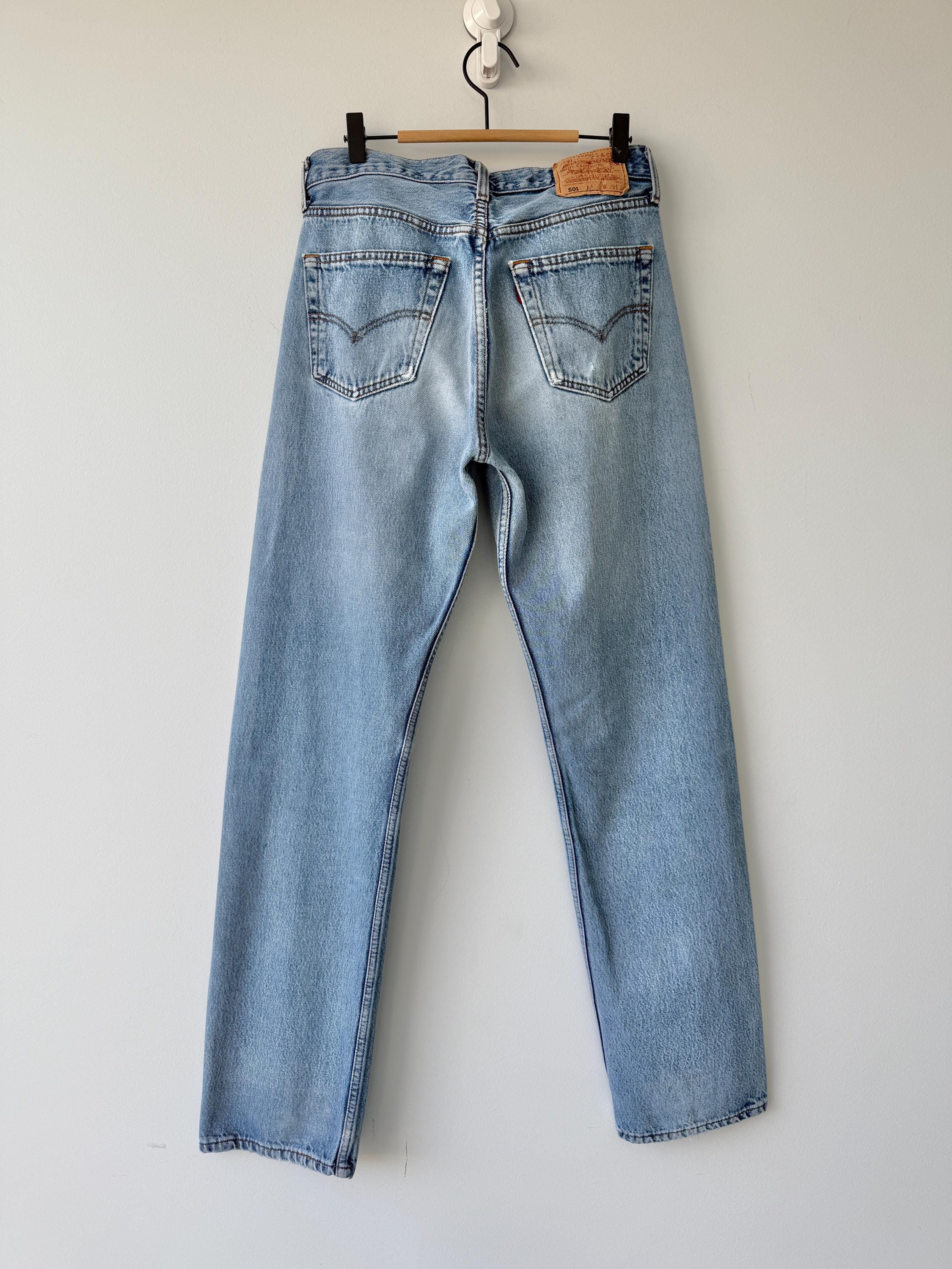 W31 L31 vintage Levis 501 30-31” measured waist medium blue denim made in Y2K