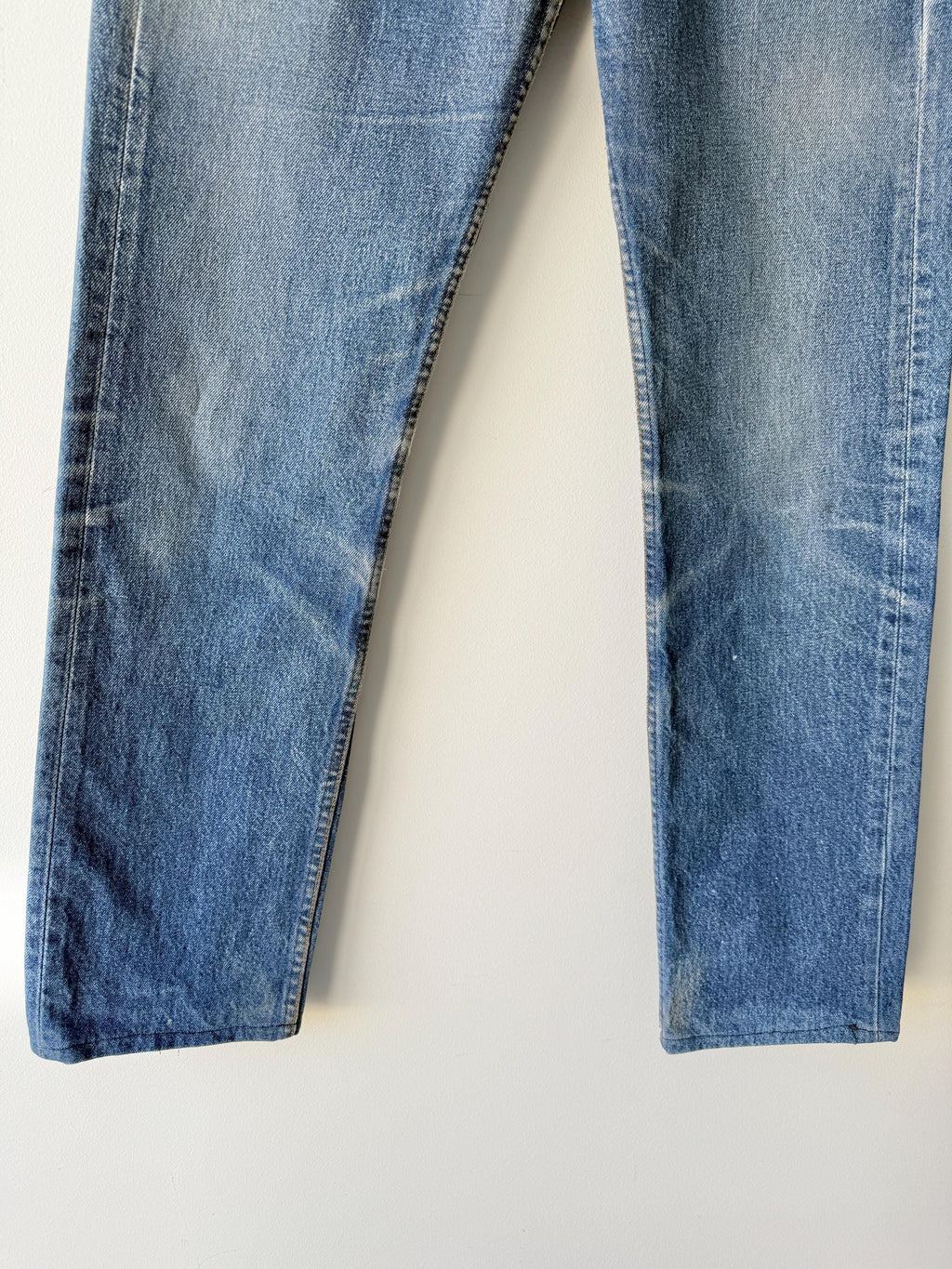 W29 L31 vintage Levis 501 28-29” measured waist dark faded denim made in USA 90s