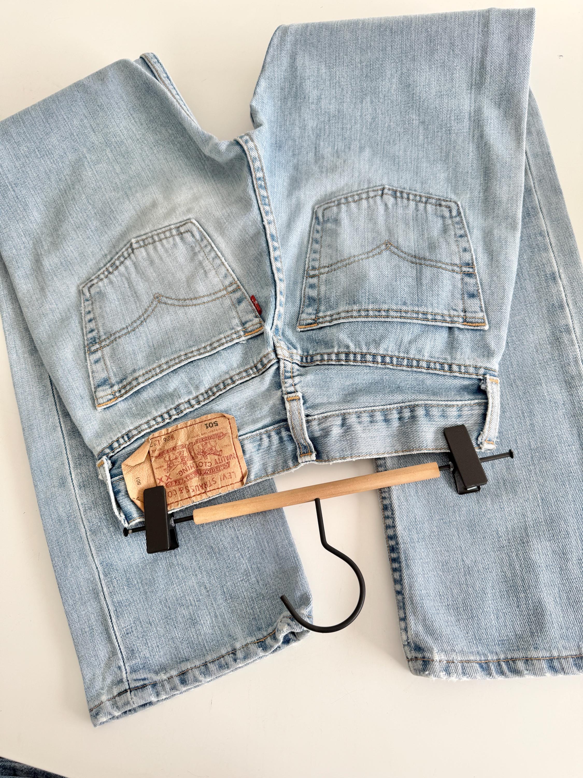 W24 L30 Levis 501 vintage 23-24” measured waist light blue made in y2k