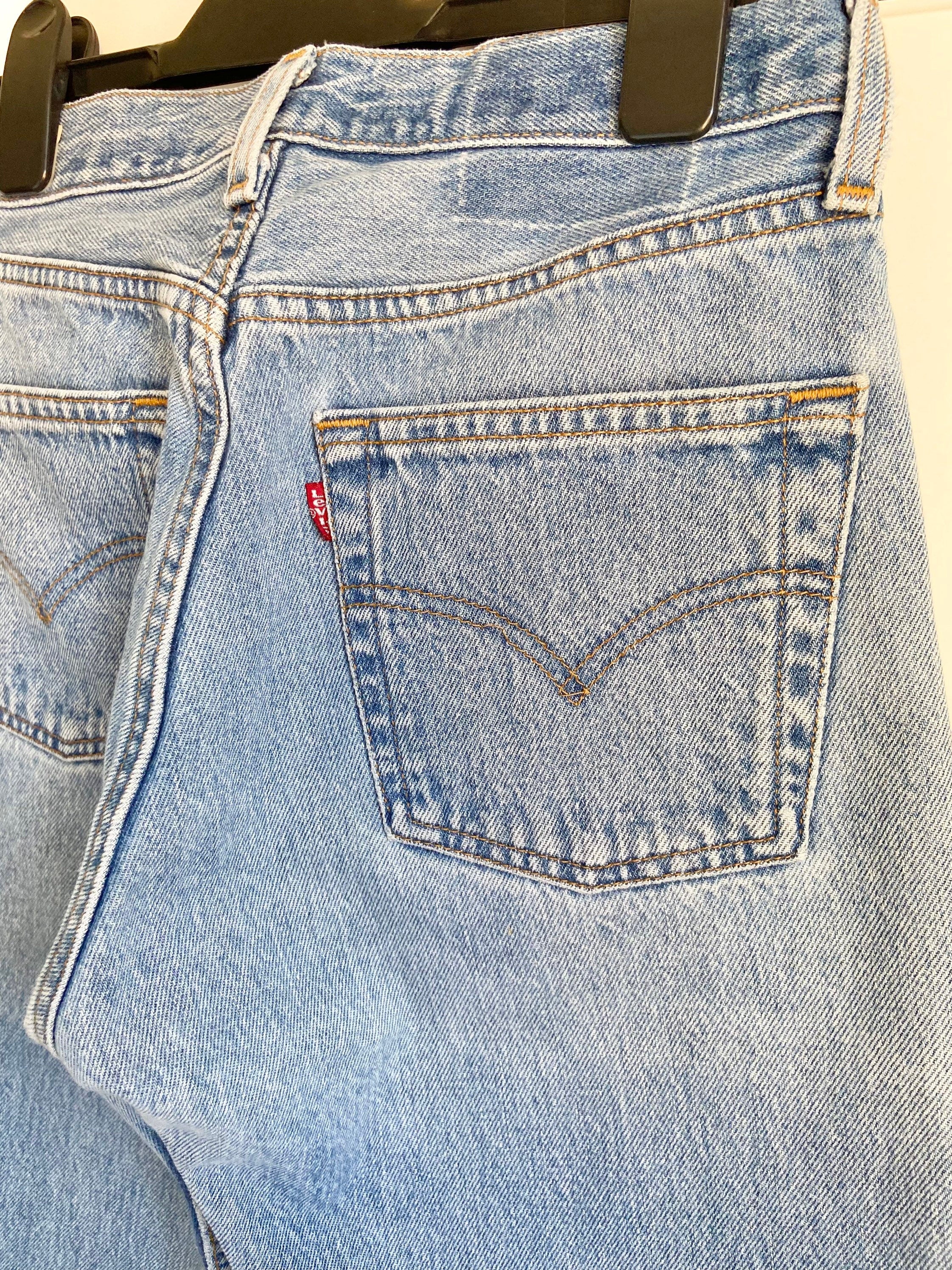 Vintage levis 501 jeans w26” made in USA