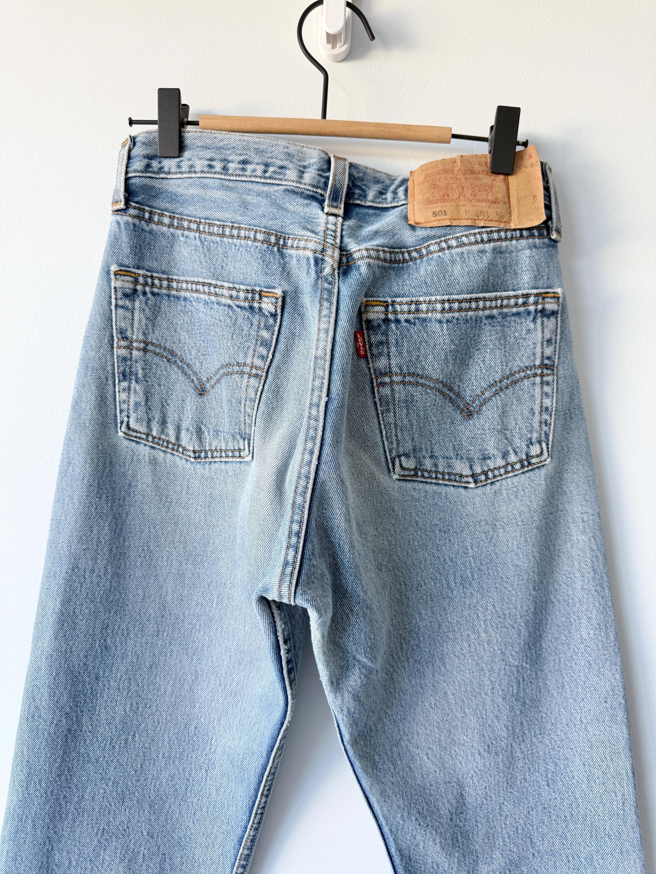 W27 L29 Levis 501 vintage 26-27” measured waist medium blue made in USA 90s for women tag