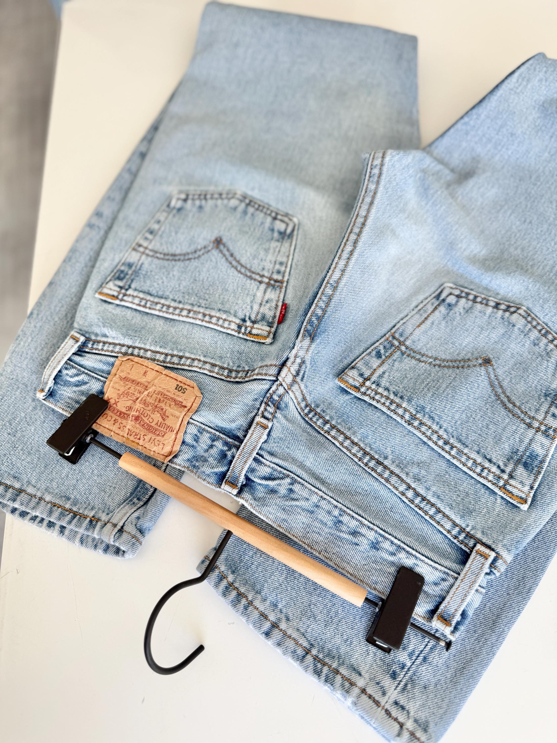 W25 L31 vintage Levis 501 24-25” measured light blue made in 90s