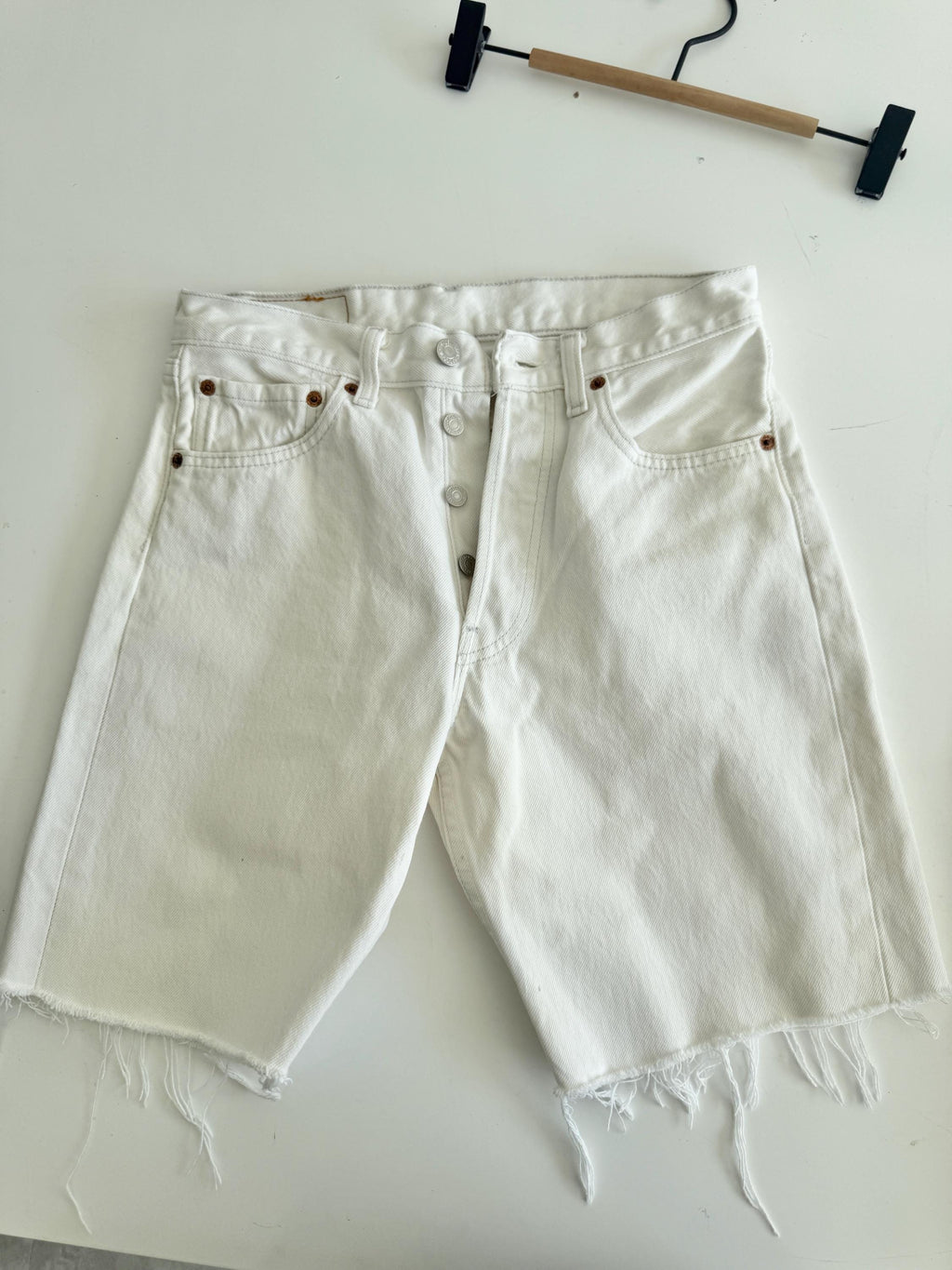 W28 white Levis 501 vintage shorts 27-28” measured waist made in Y2K