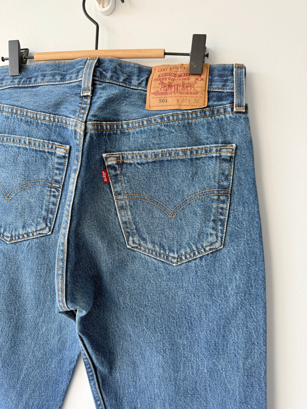 W31 L31 vintage Levis 501 30-31” measured dark blue made in 90s USA