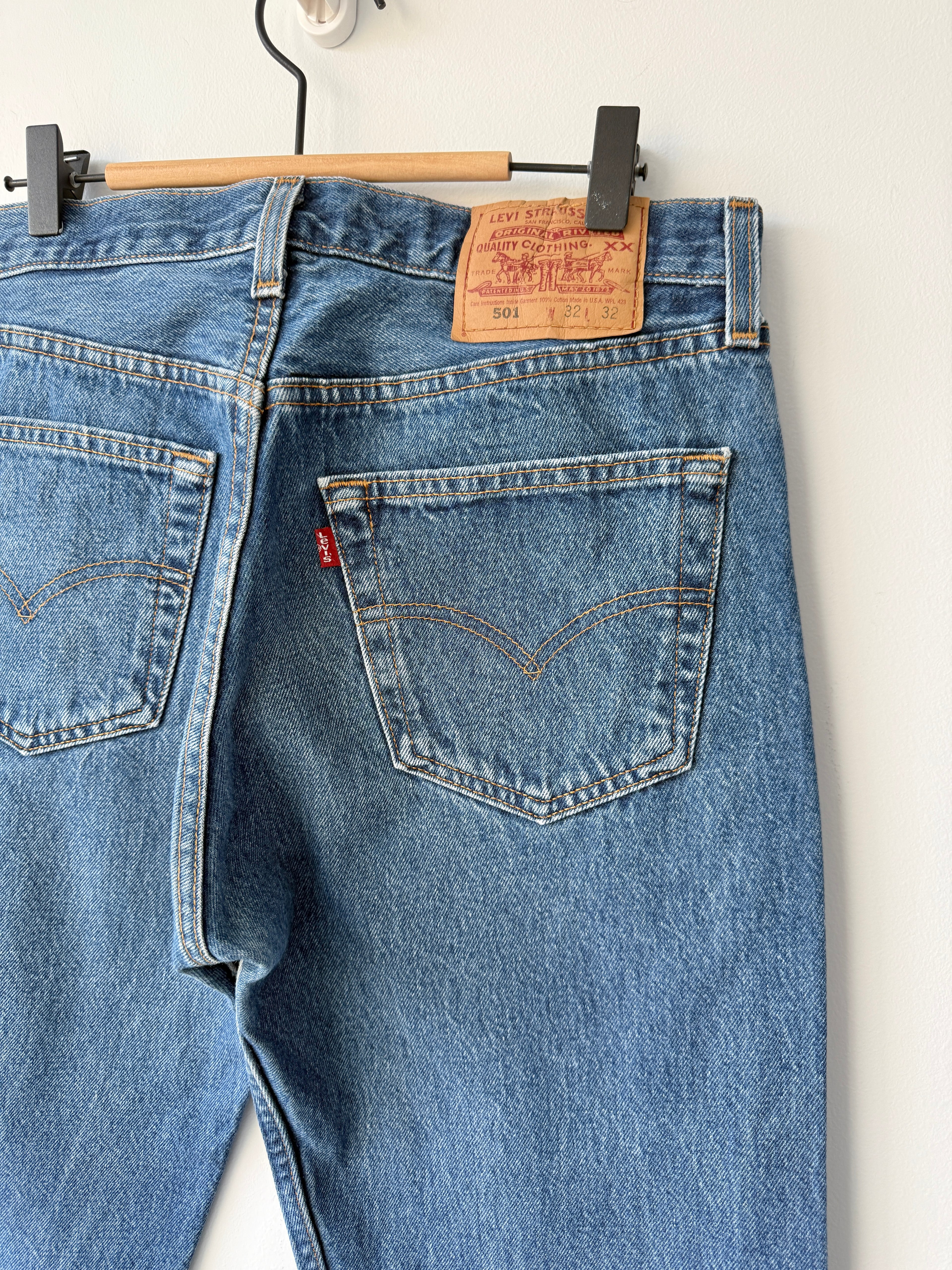 W31 L31 vintage Levis 501 30-31” measured dark blue made in 90s USA