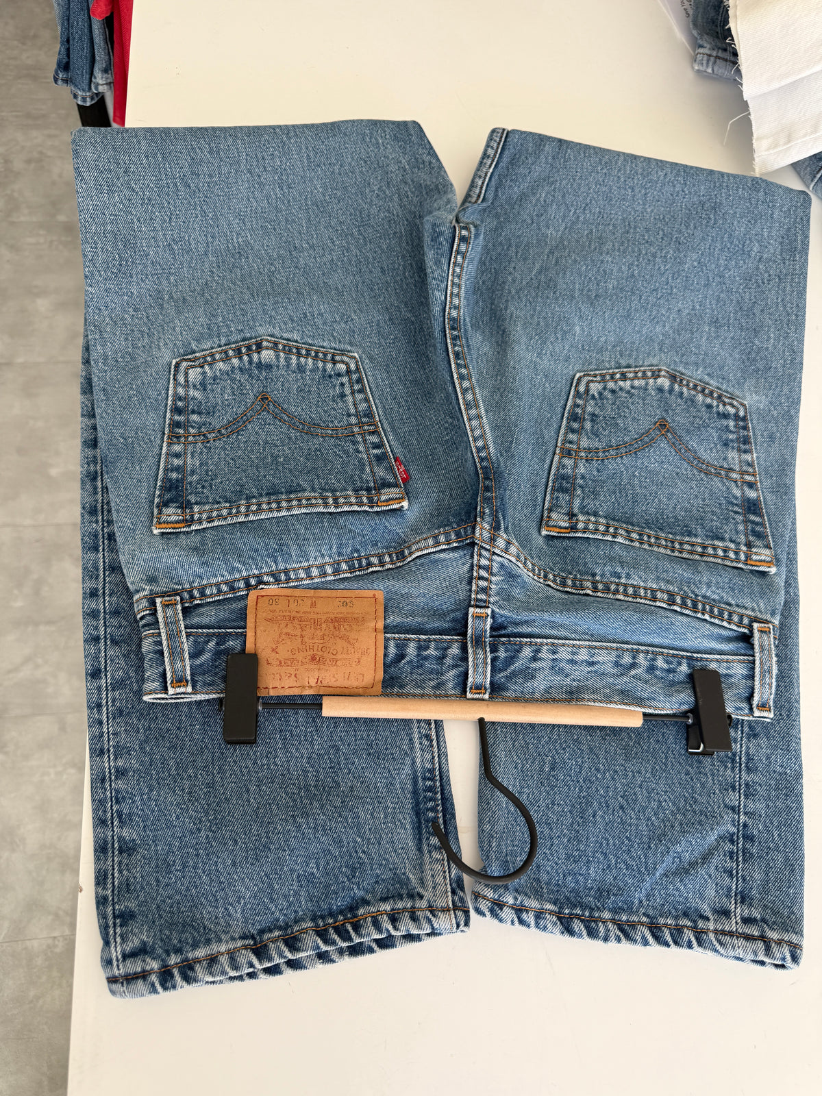 W29 L29 vintage Levis 501 28/29” measured waist dark blue 90s USA 501s