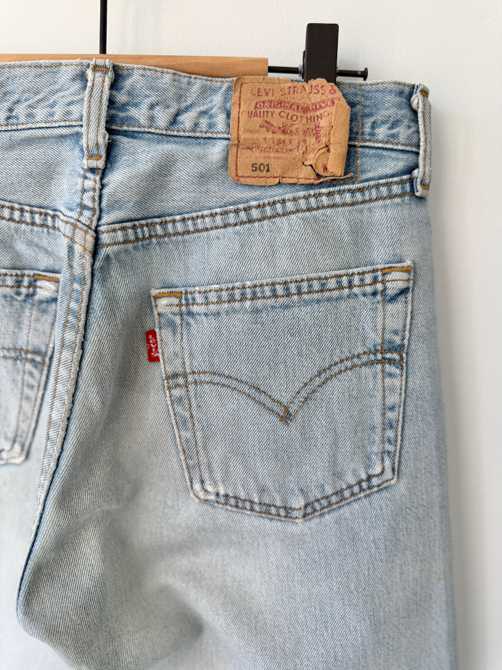 W27 L33 vintage Levis 501 27” measured light faded blue 90’s levi’s 501s