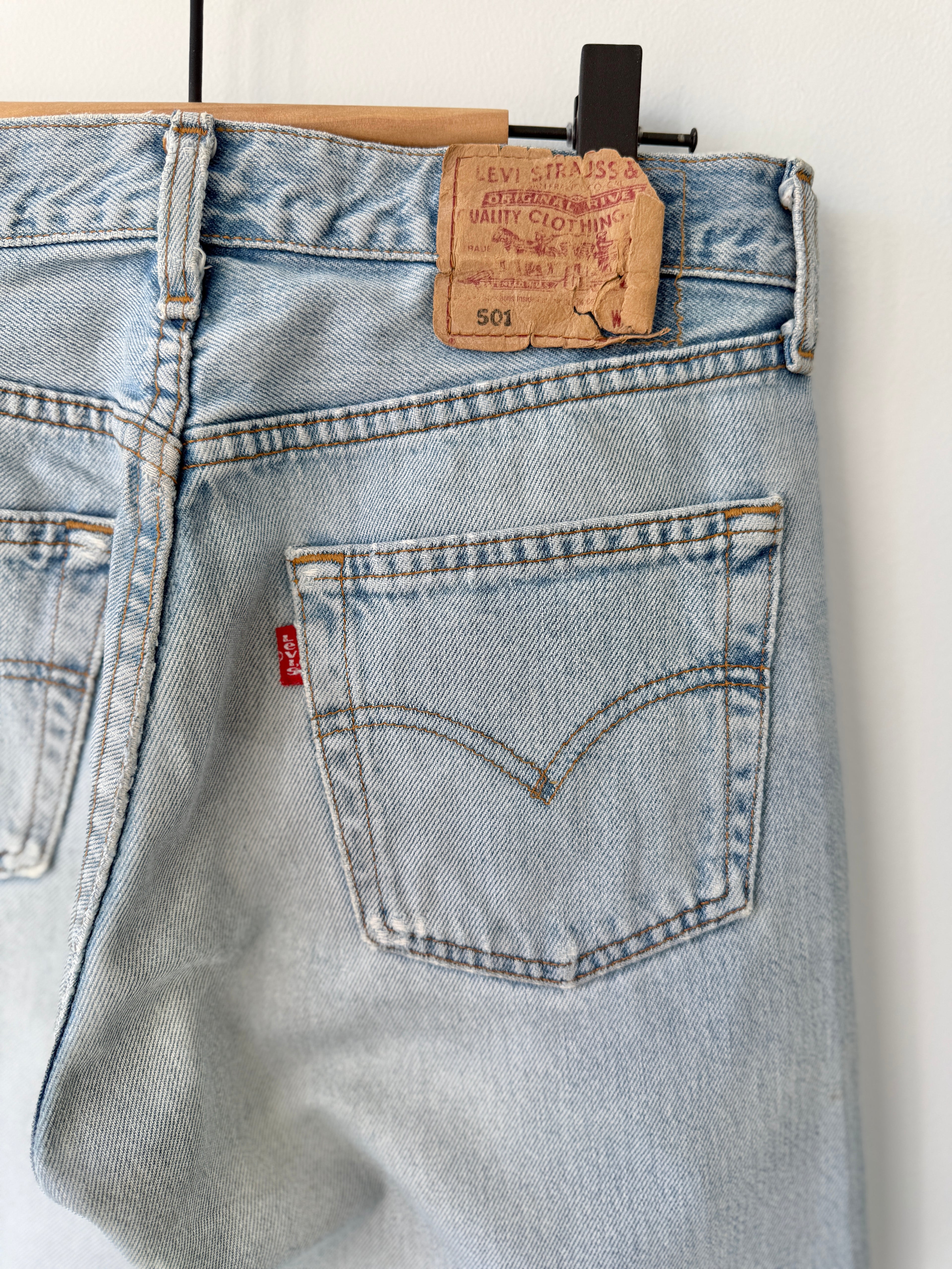 W27 L33 vintage Levis 501 27” measured light faded blue 90’s levi’s 501s