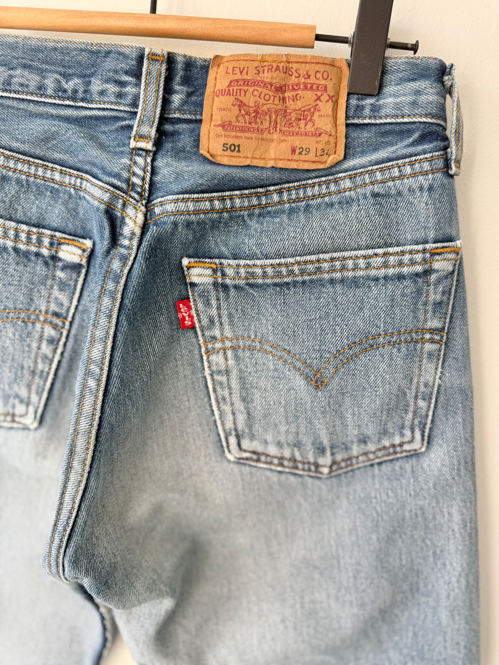 W27 L29 vintage Levis 501 26/27” measured medium faded blue denim 90’s 501s