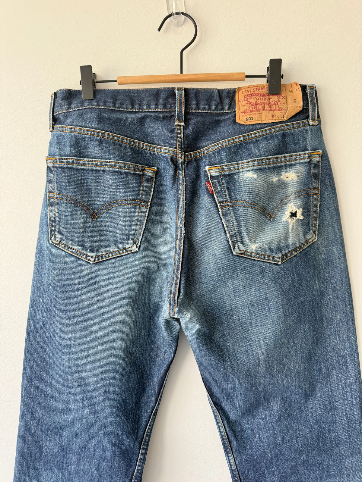 W32 L28 vintage Levis 501s 31/32” measured dark fade blue faded Y2K 501s