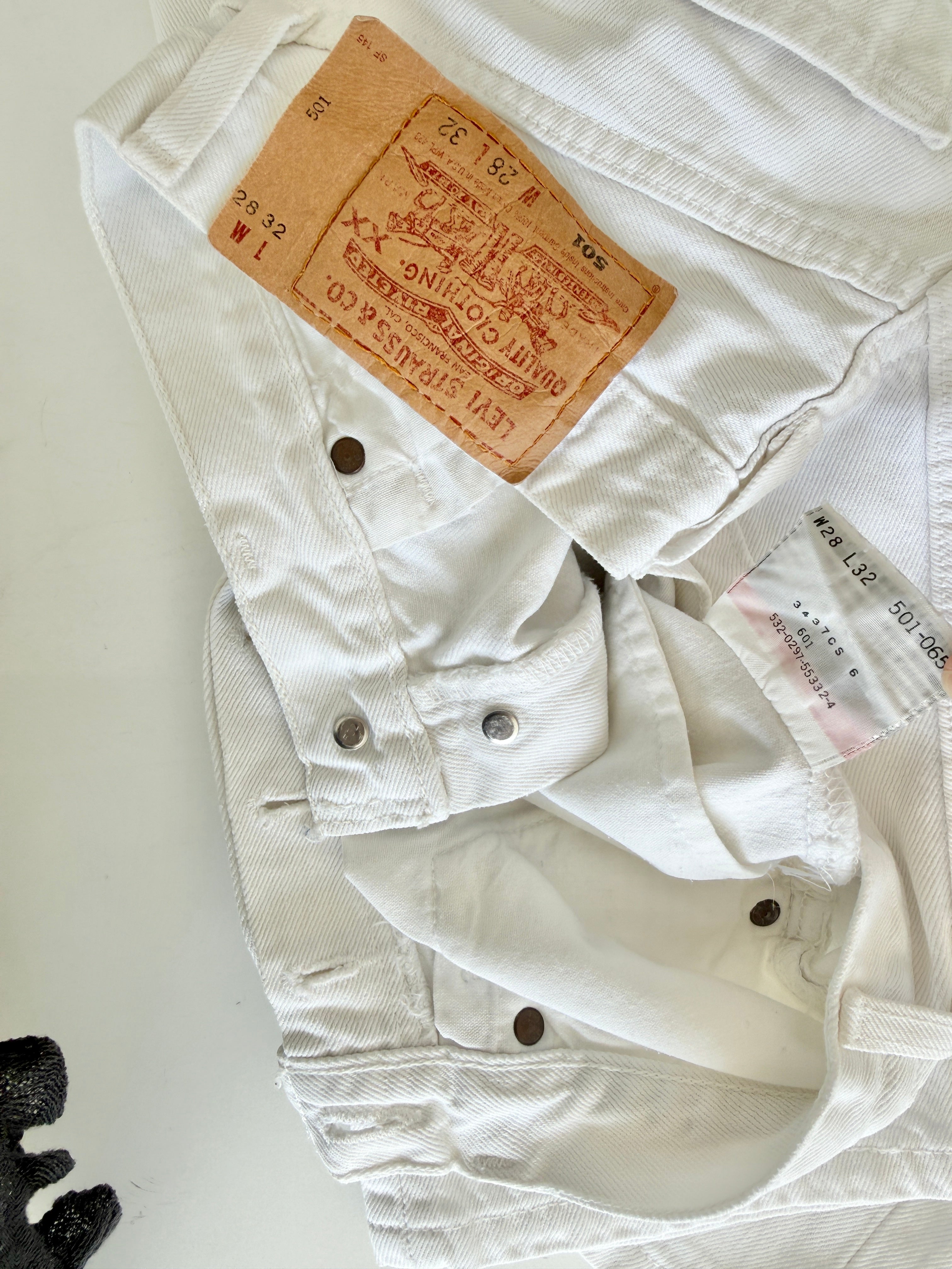 W27 L31 vintage Levis 501 26/27” measured waist white 501s 90s USA denim
