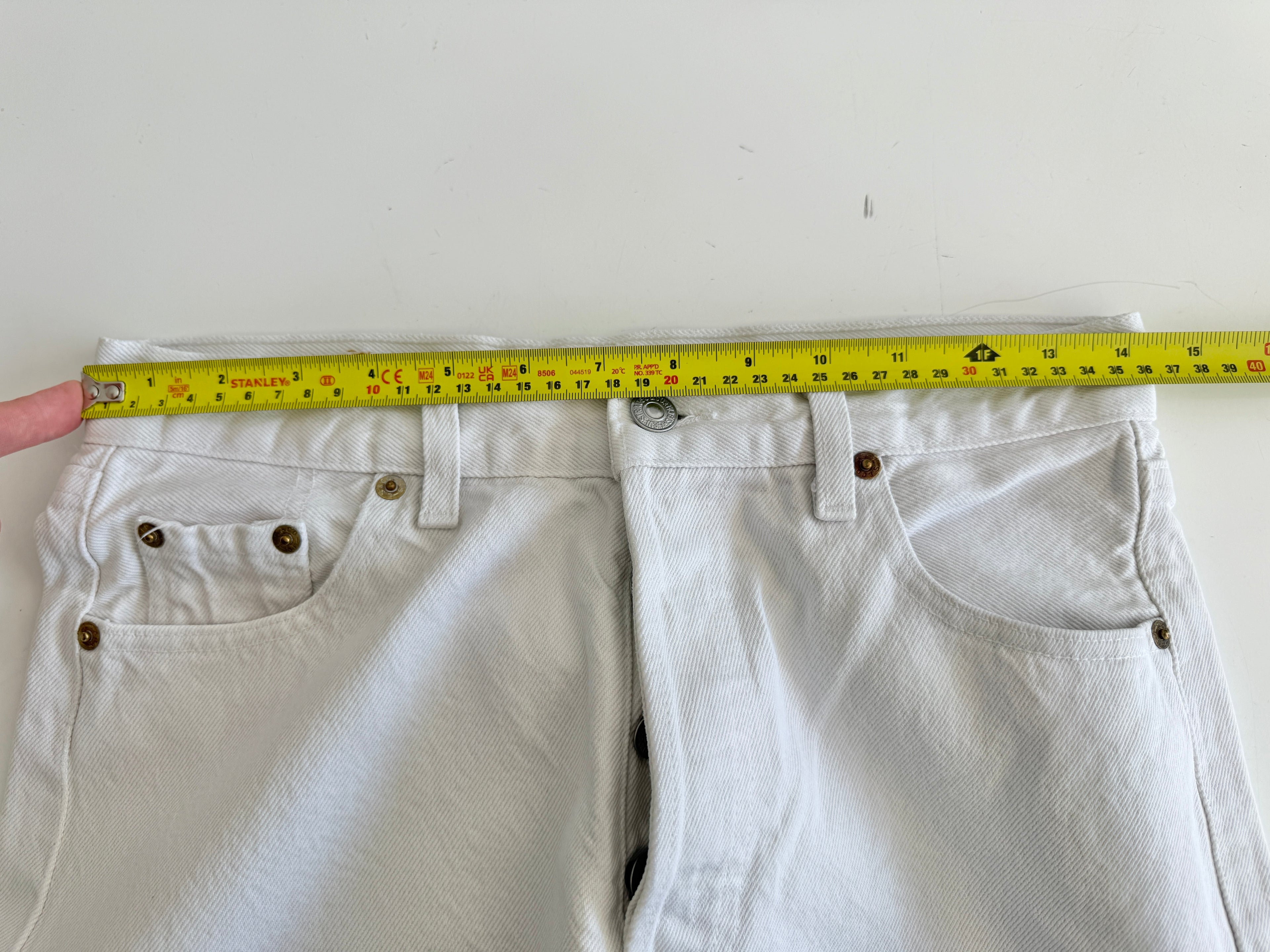 W28 L30 white vintage Levis 501 27/28” measured waist white 90s/80s 501s