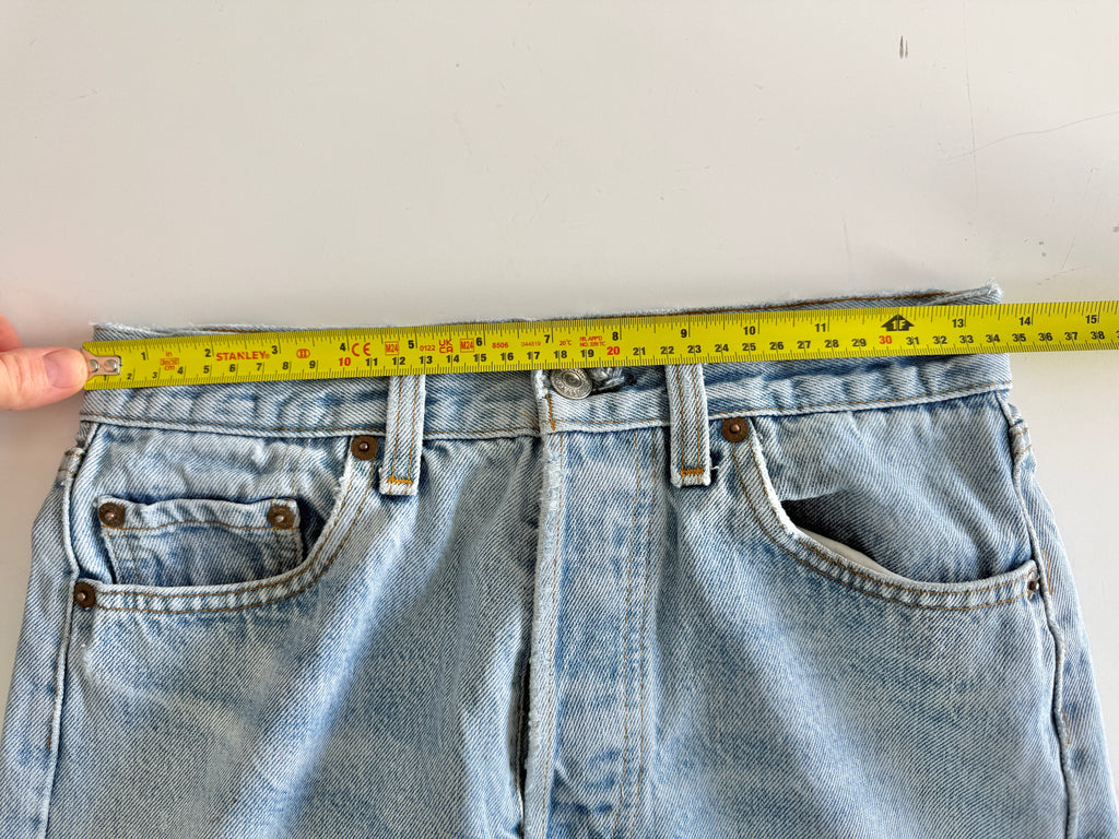 W26 L31 vintage Levis 501 25-26” measured light faded blue 70s/80’s levi’s 501s made in USA